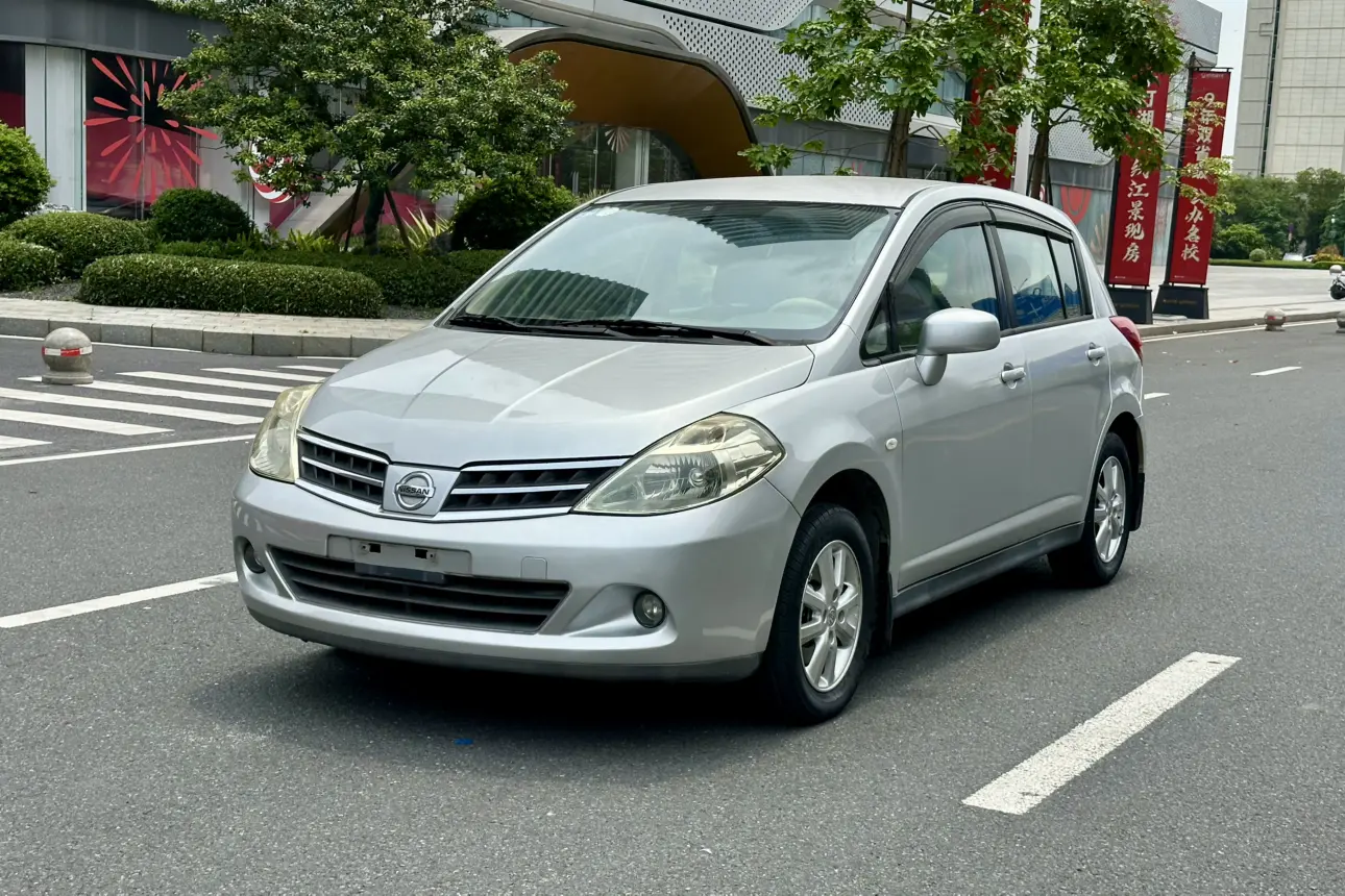 Nissan Tiida  из Китая