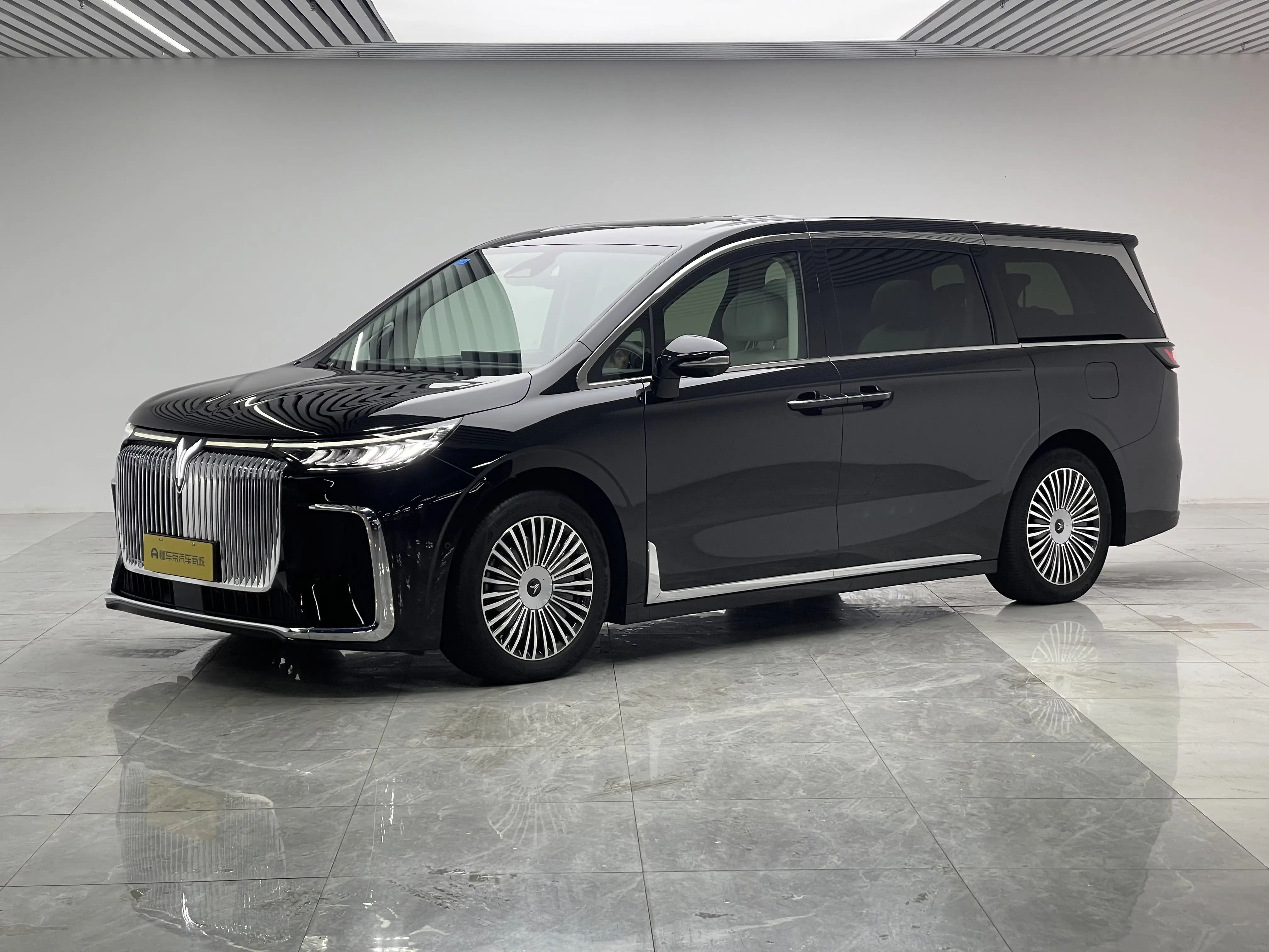 Voyah Lantu Dreamer PHEV  из Китая