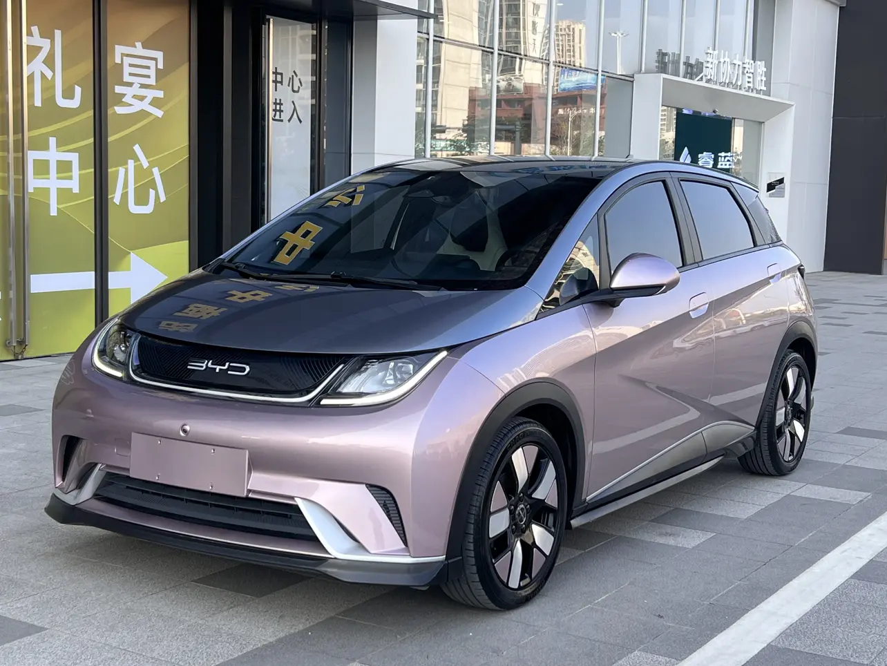 BYD Dolphin  из Китая