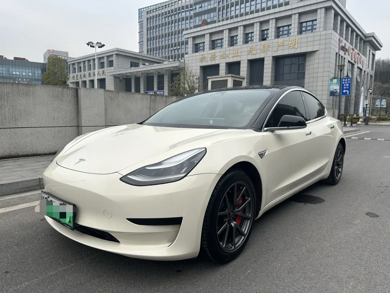 Tesla Model 3  из Китая