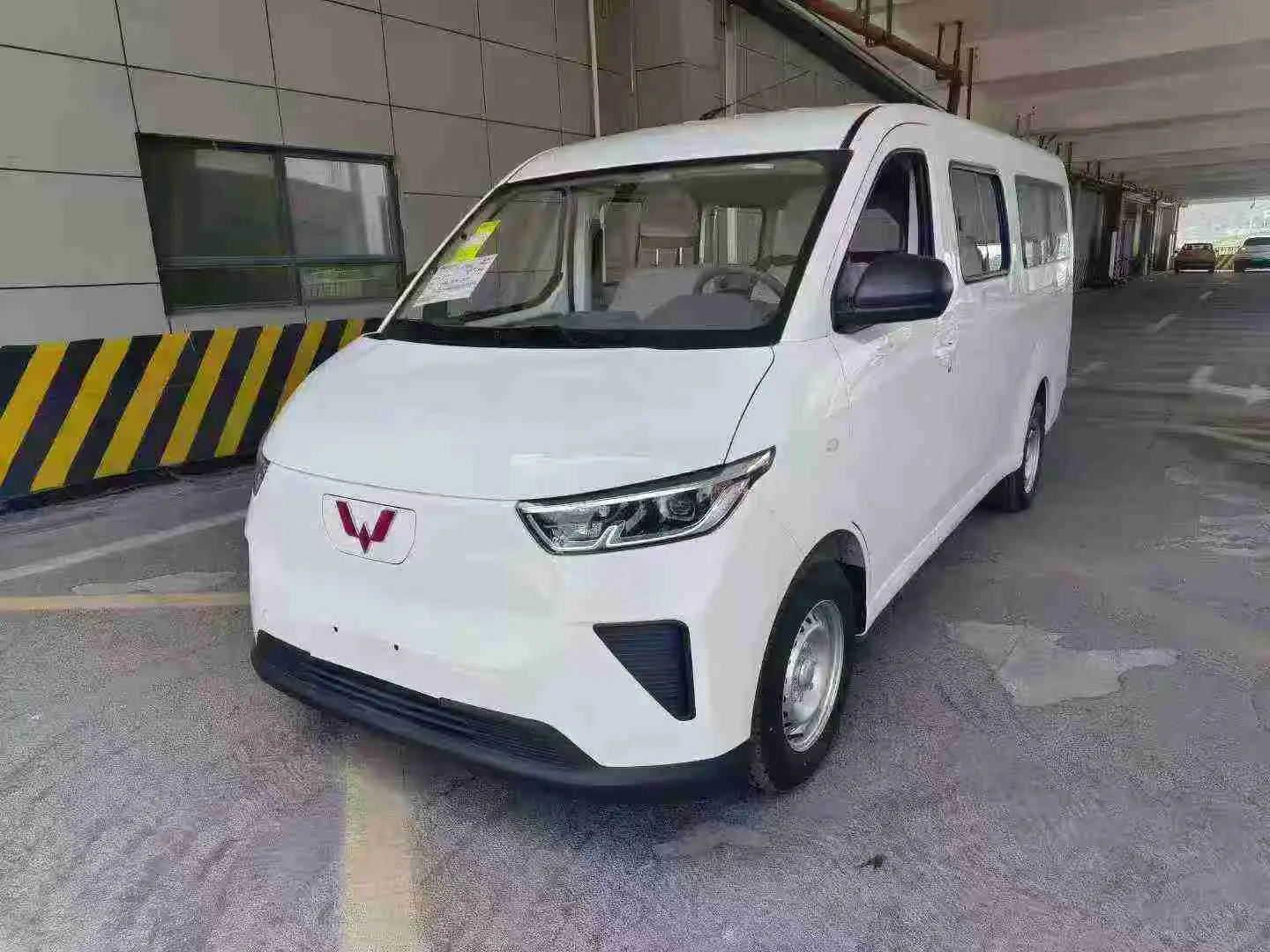Wuling Yangguang  из Китая