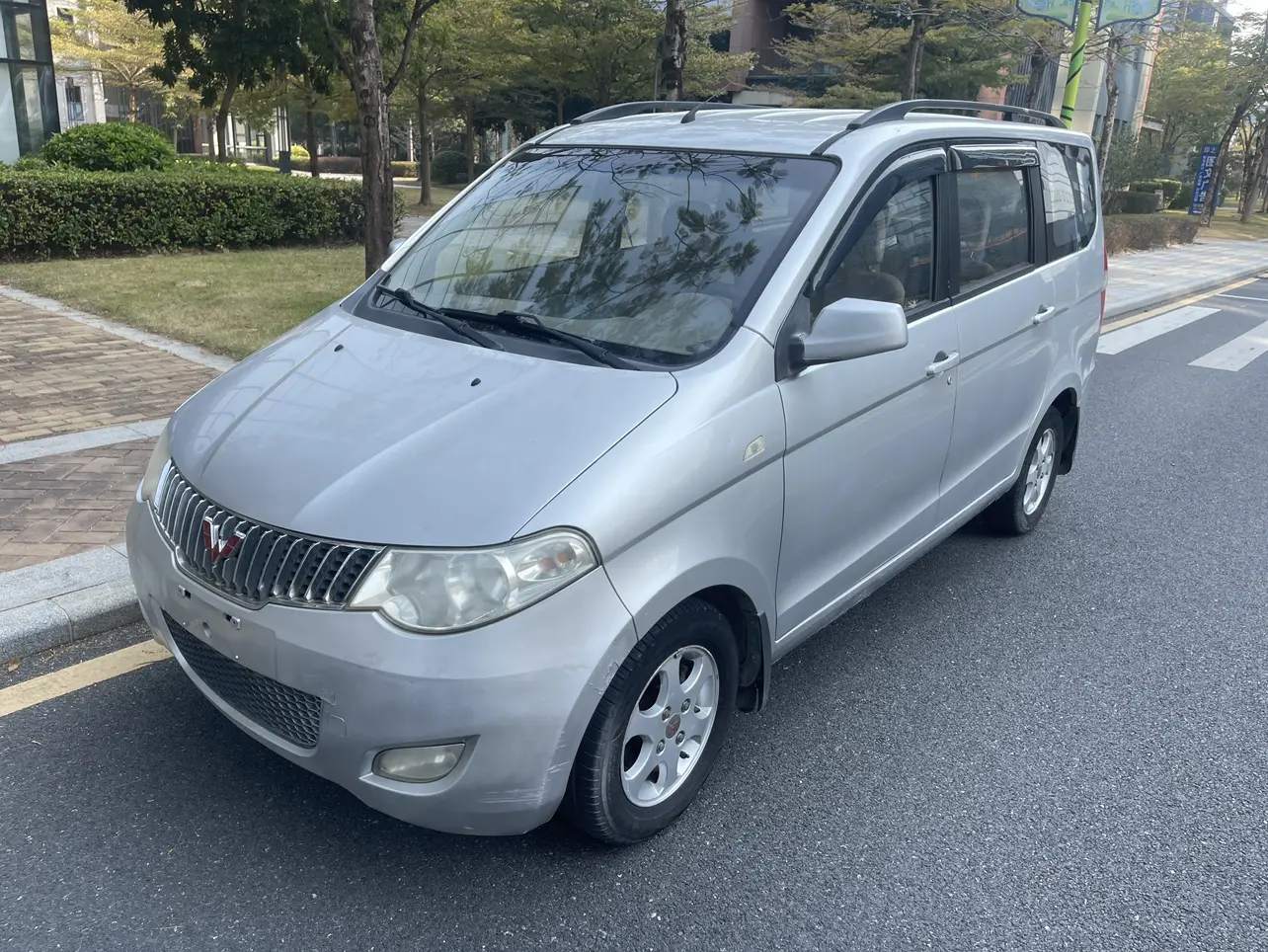 Wuling Hongguang  из Китая
