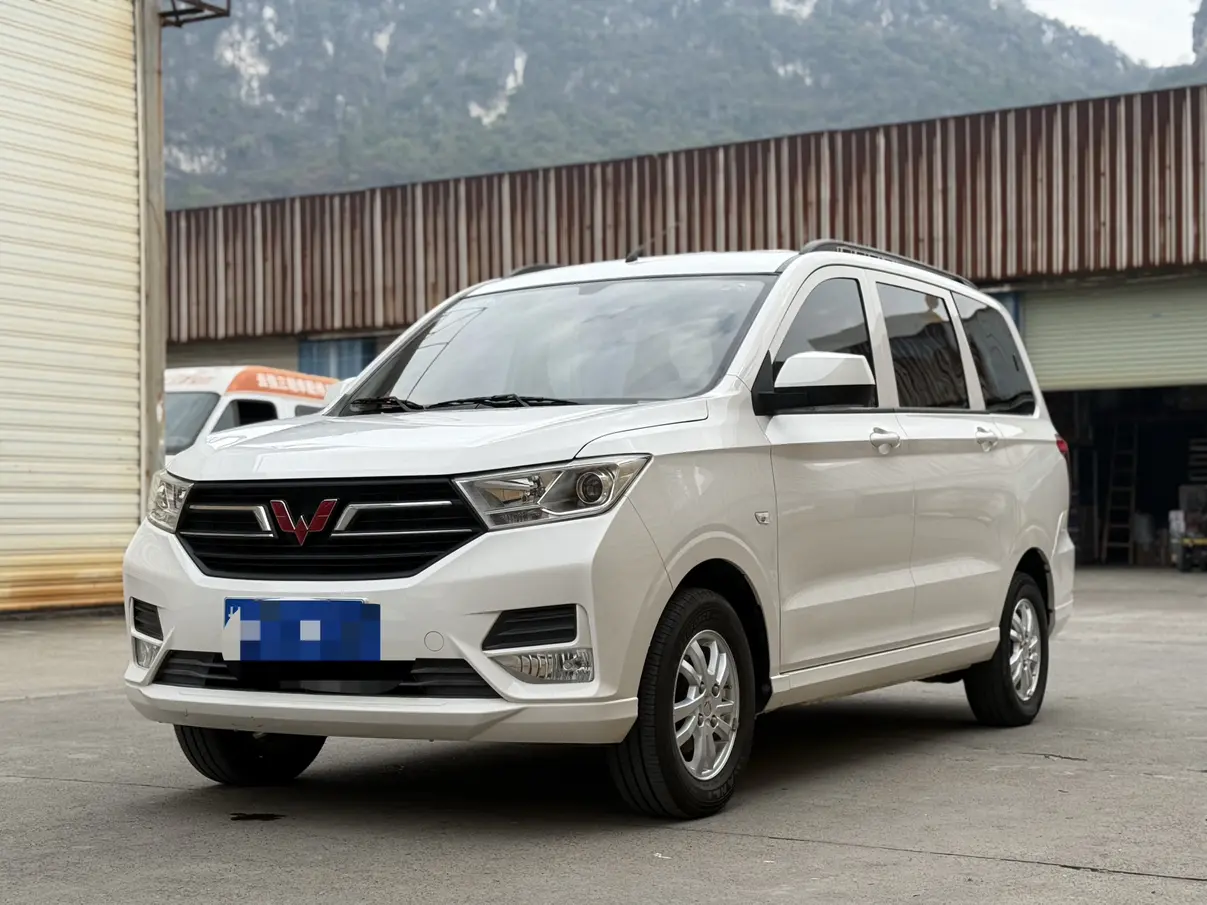 Wuling Hongguang  из Китая