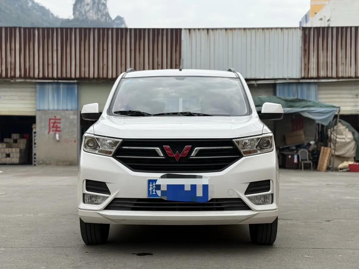 Wuling Hongguang  из Китая