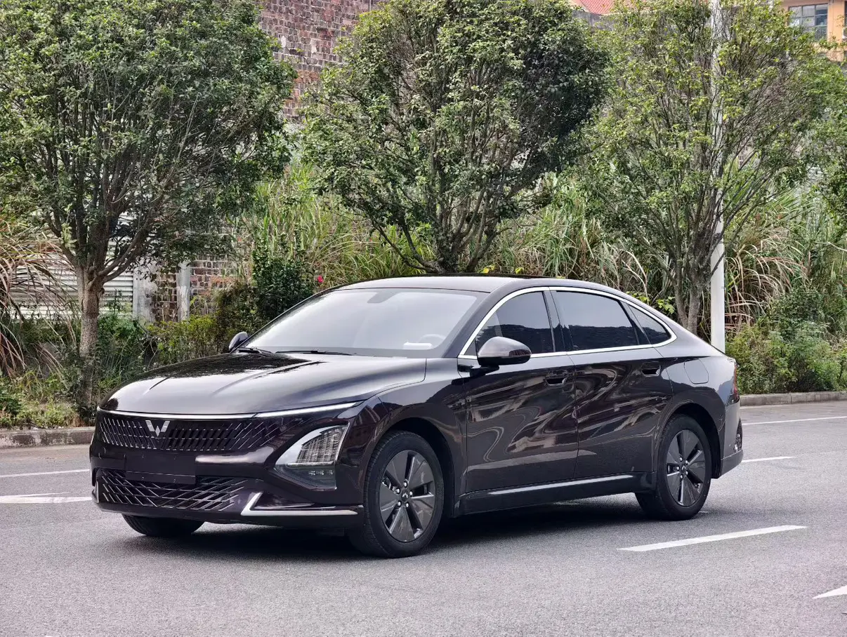 Wuling Starlight PHEV  из Китая