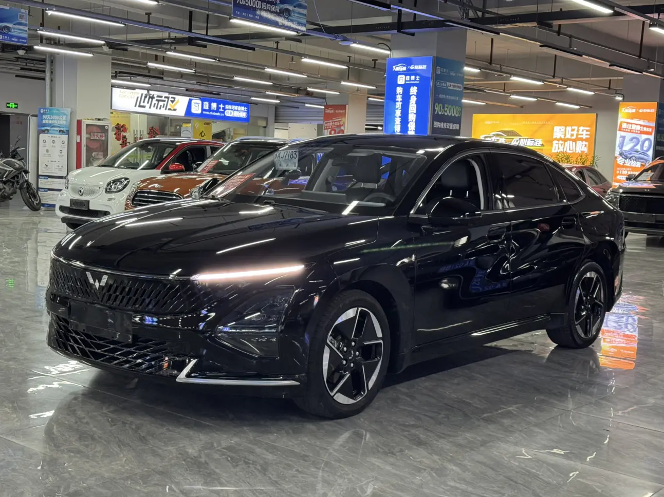 Wuling Starlight PHEV  из Китая