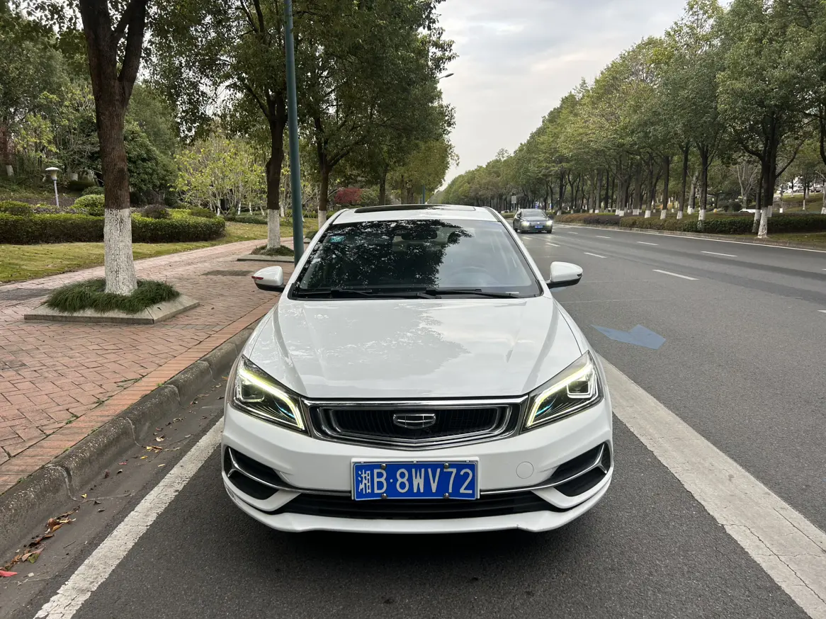 Geely Emgrand  из Китая
