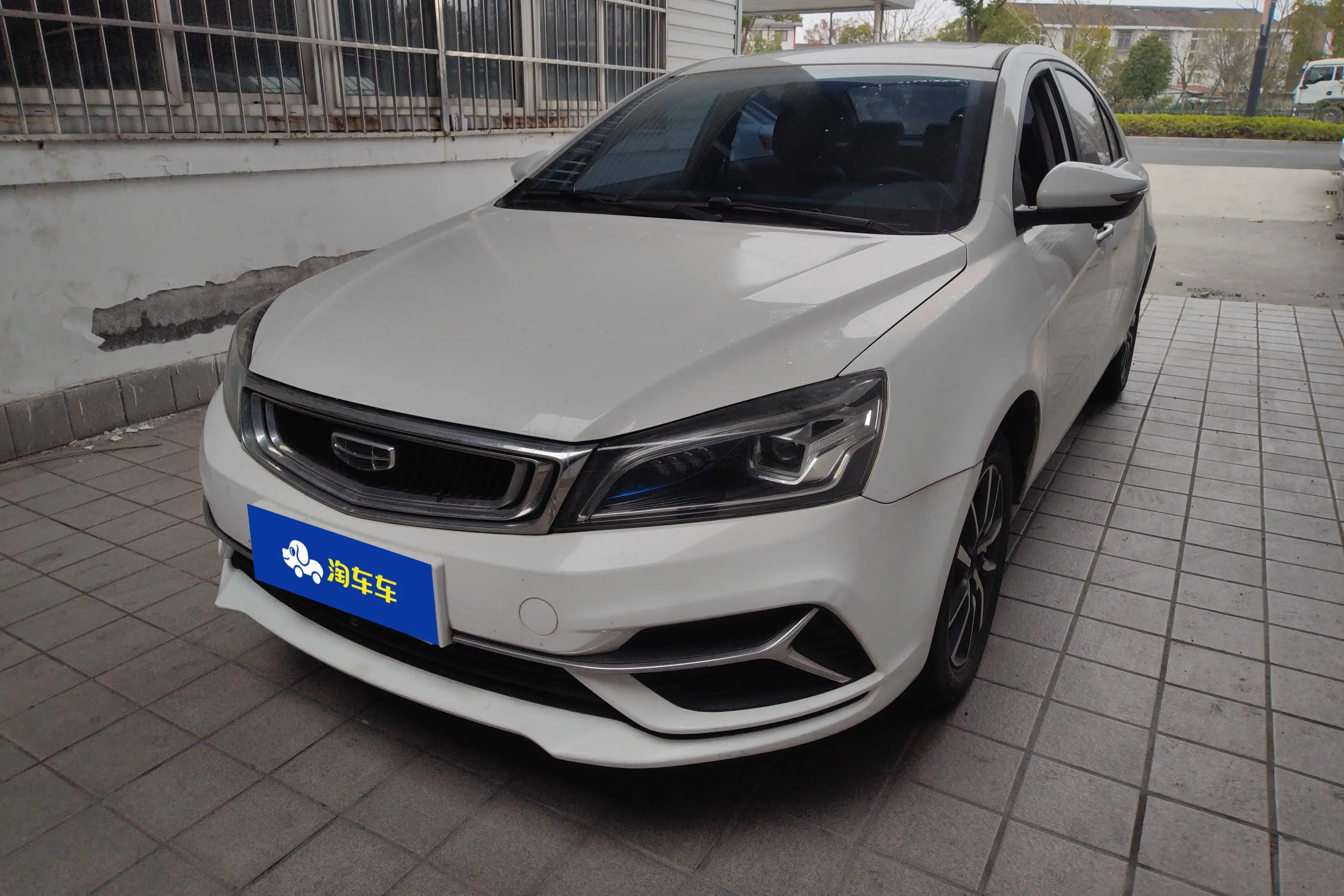 Geely Emgrand  из Китая