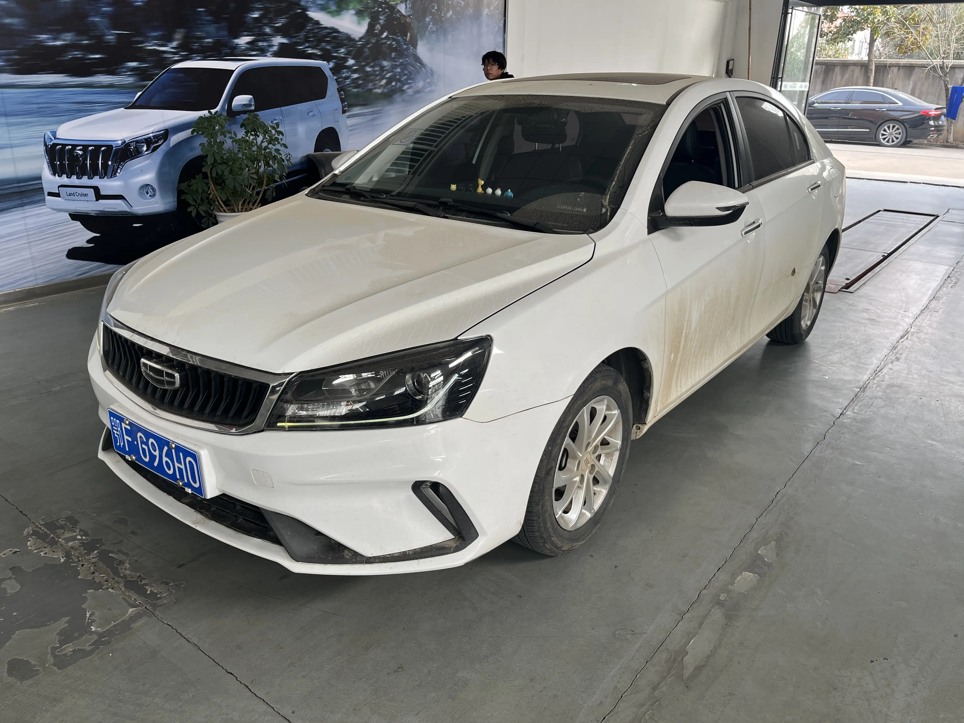 Geely Emgrand  из Китая