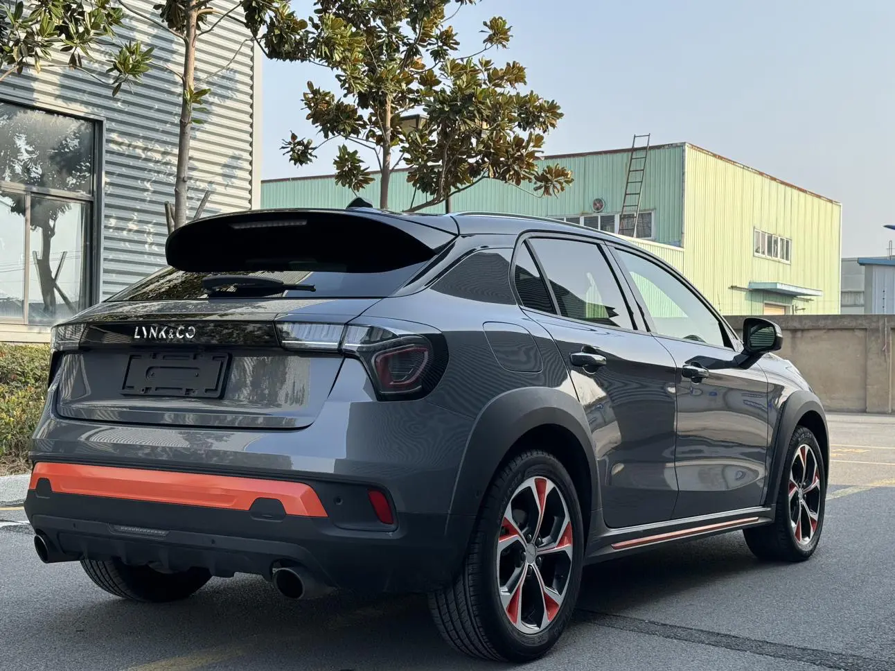 Lynk & Co 02  из Китая