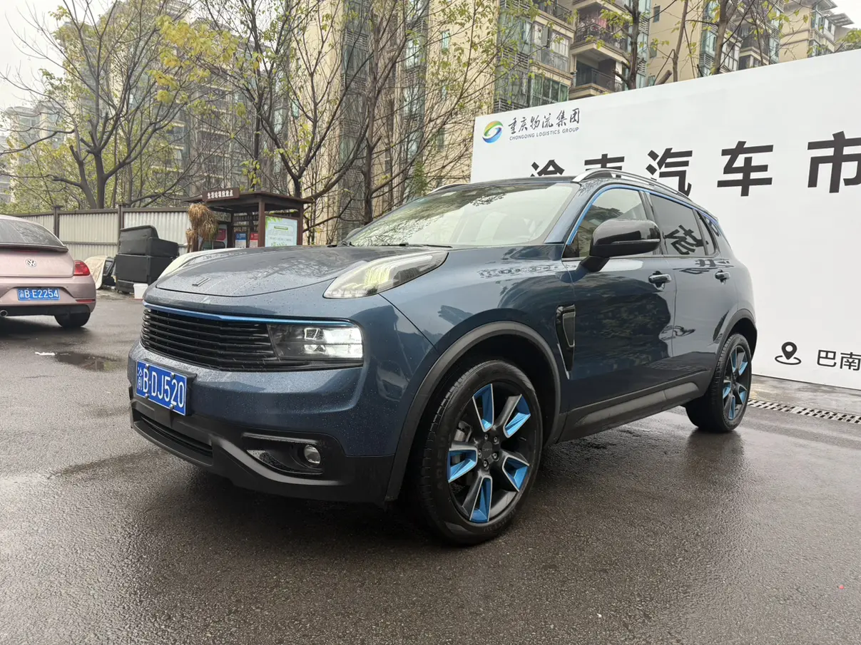 Lynk & Co 01  из Китая