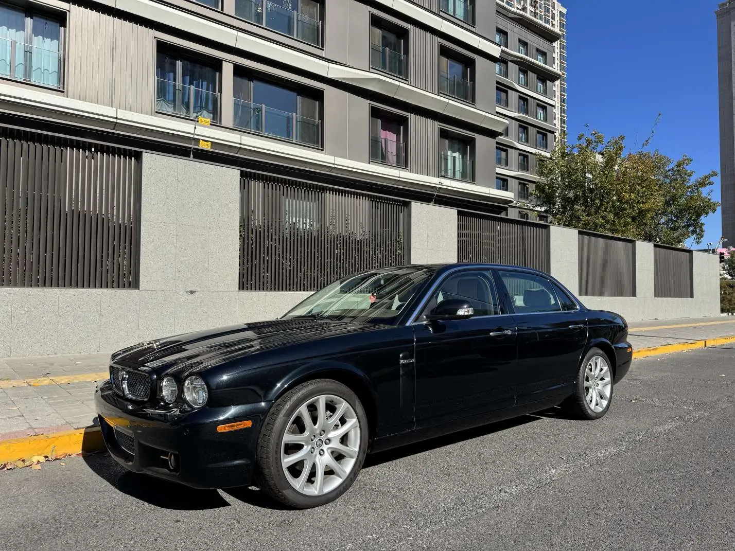 Jaguar XJ  из Китая