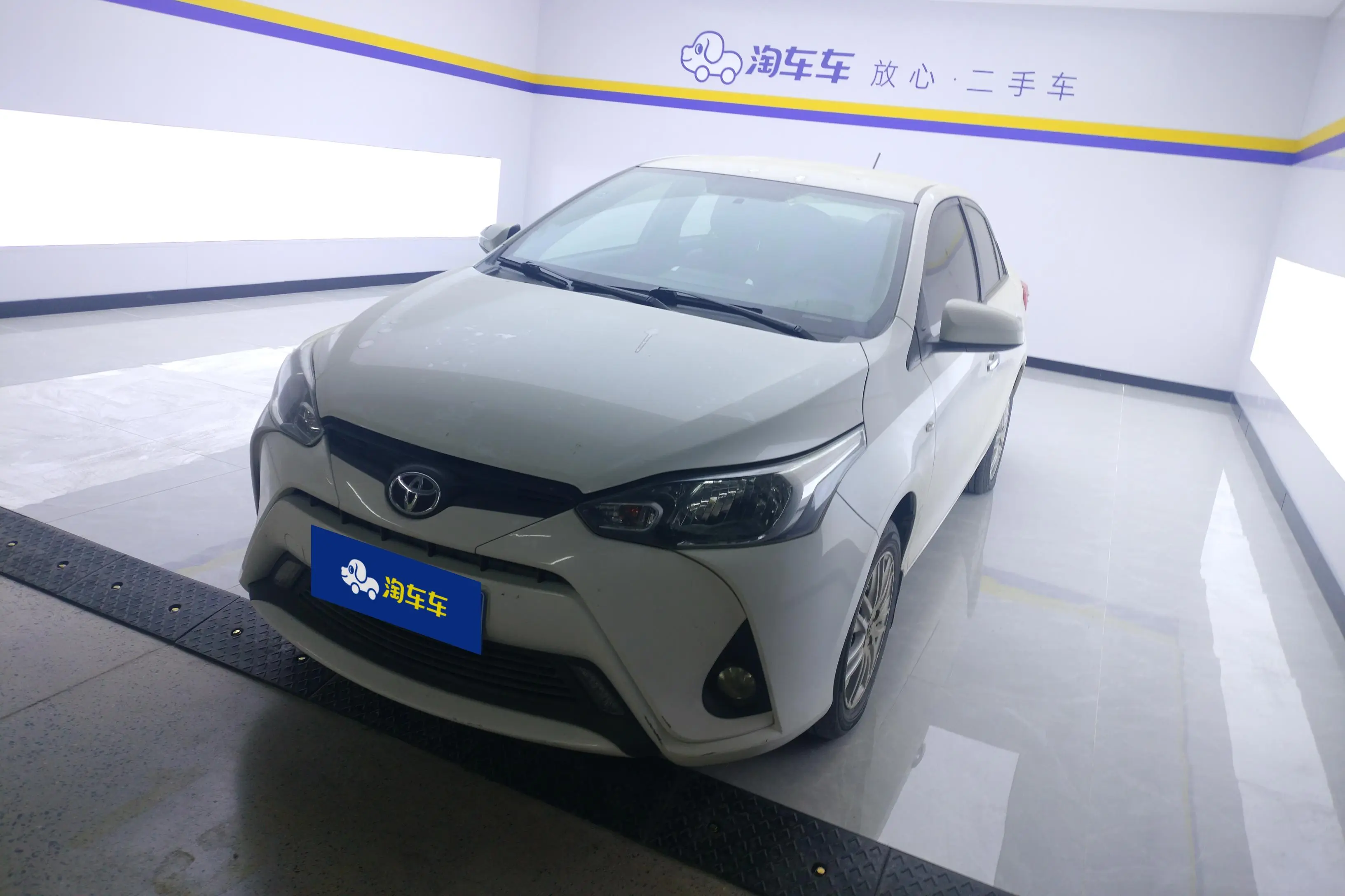 Toyota YARiS L Enjoy  из Китая