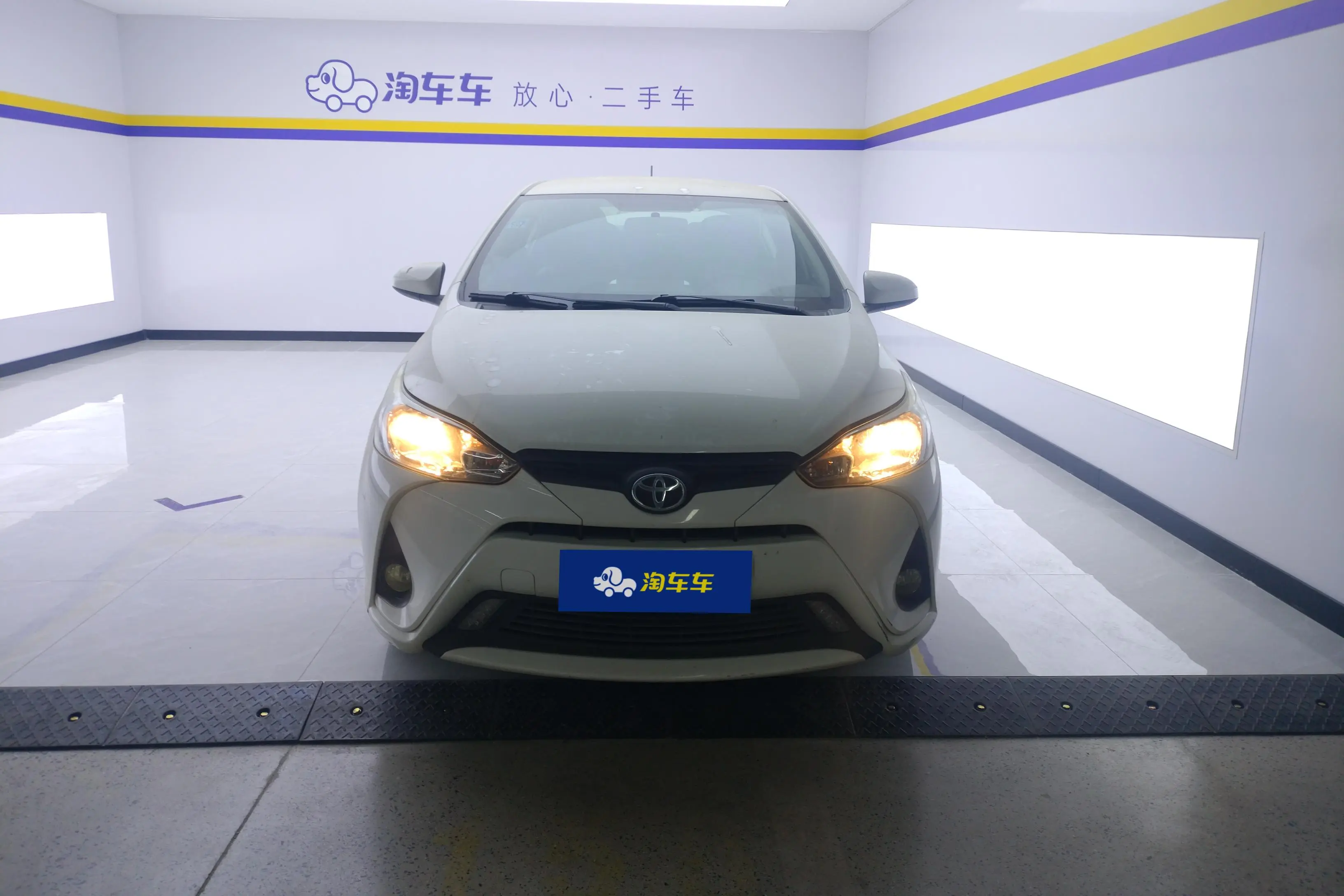 Toyota YARiS L Enjoy  из Китая