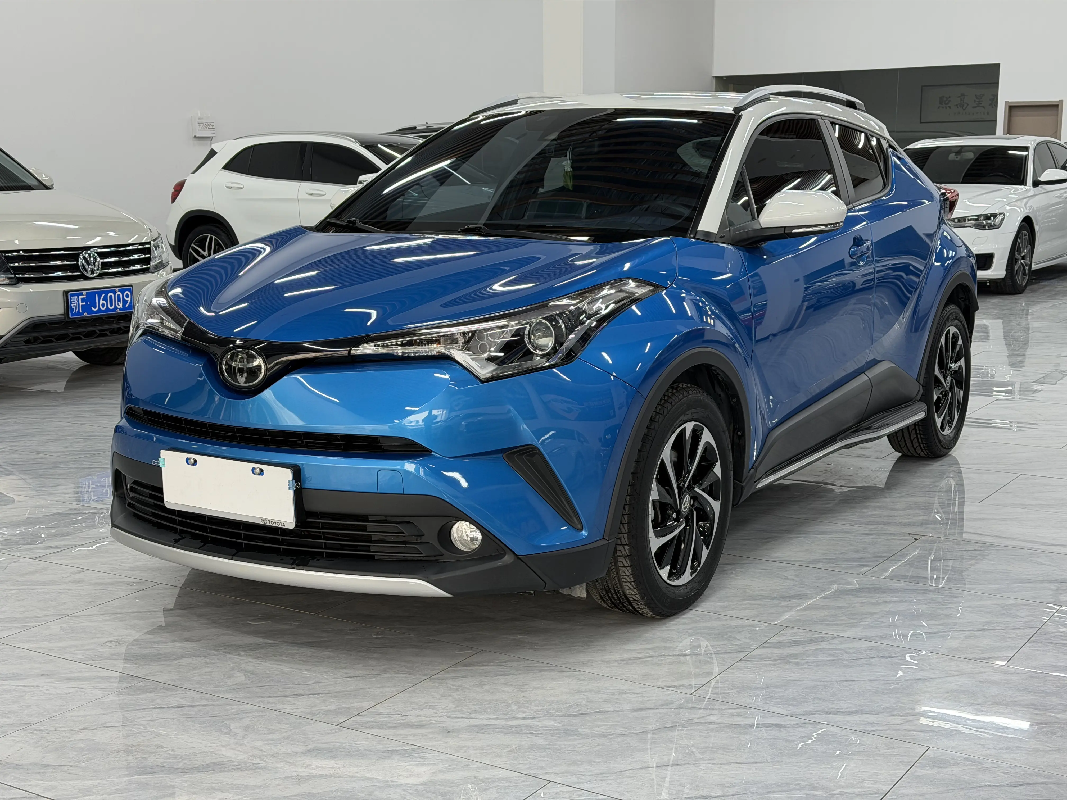 Toyota C-HR Hybrid (Yize IZOA)  из Китая