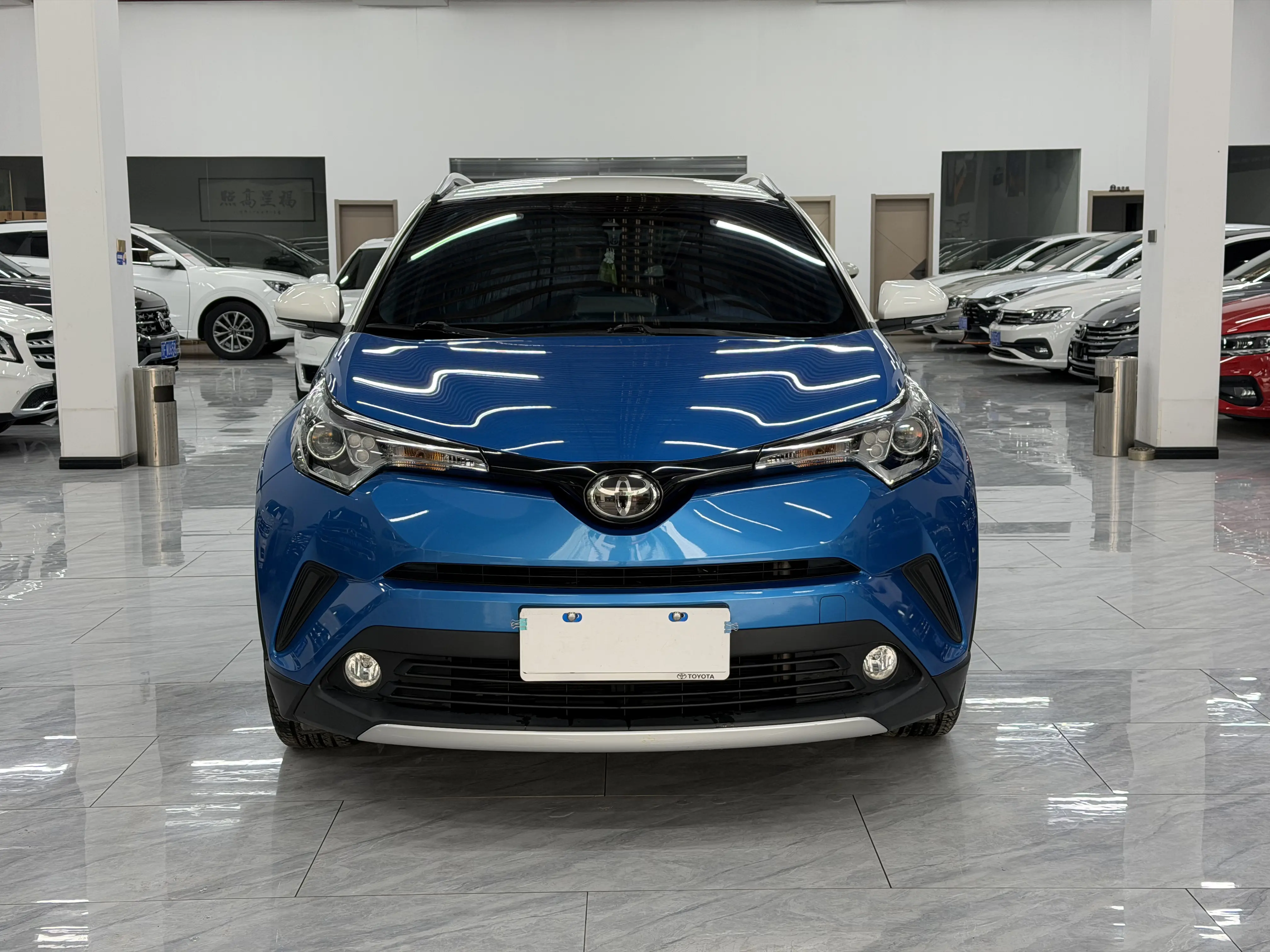 Toyota C-HR Hybrid (Yize IZOA)  из Китая