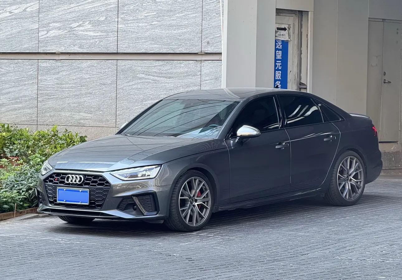 Audi S4  из Китая