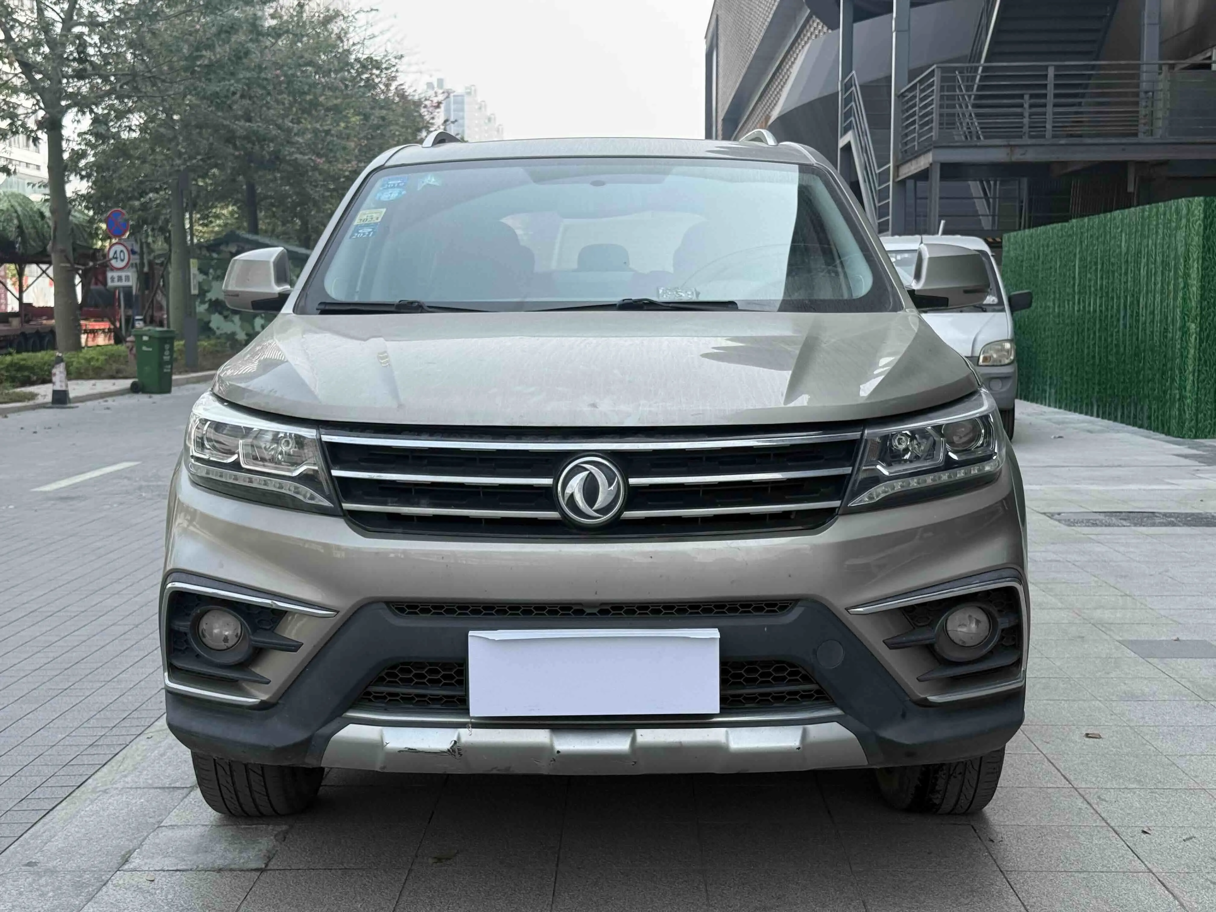 Forthing Jingyi X5  из Китая