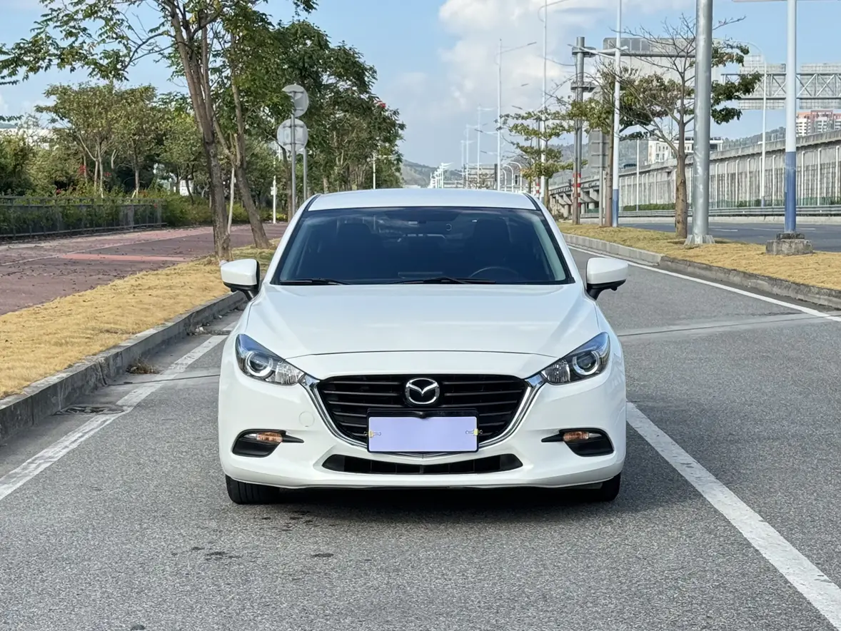 Mazda Axela (Mazda3)  из Китая