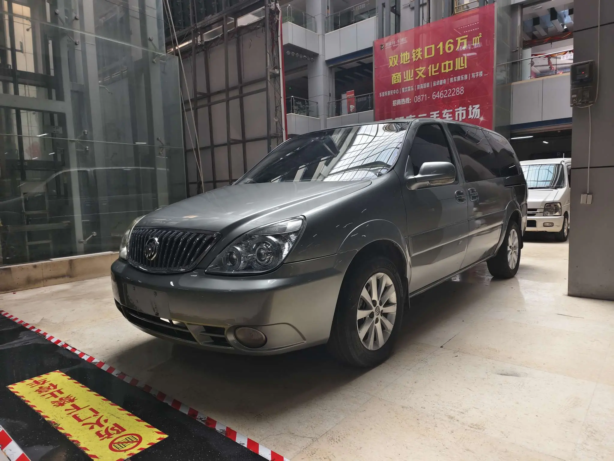 Buick GL8  из Китая