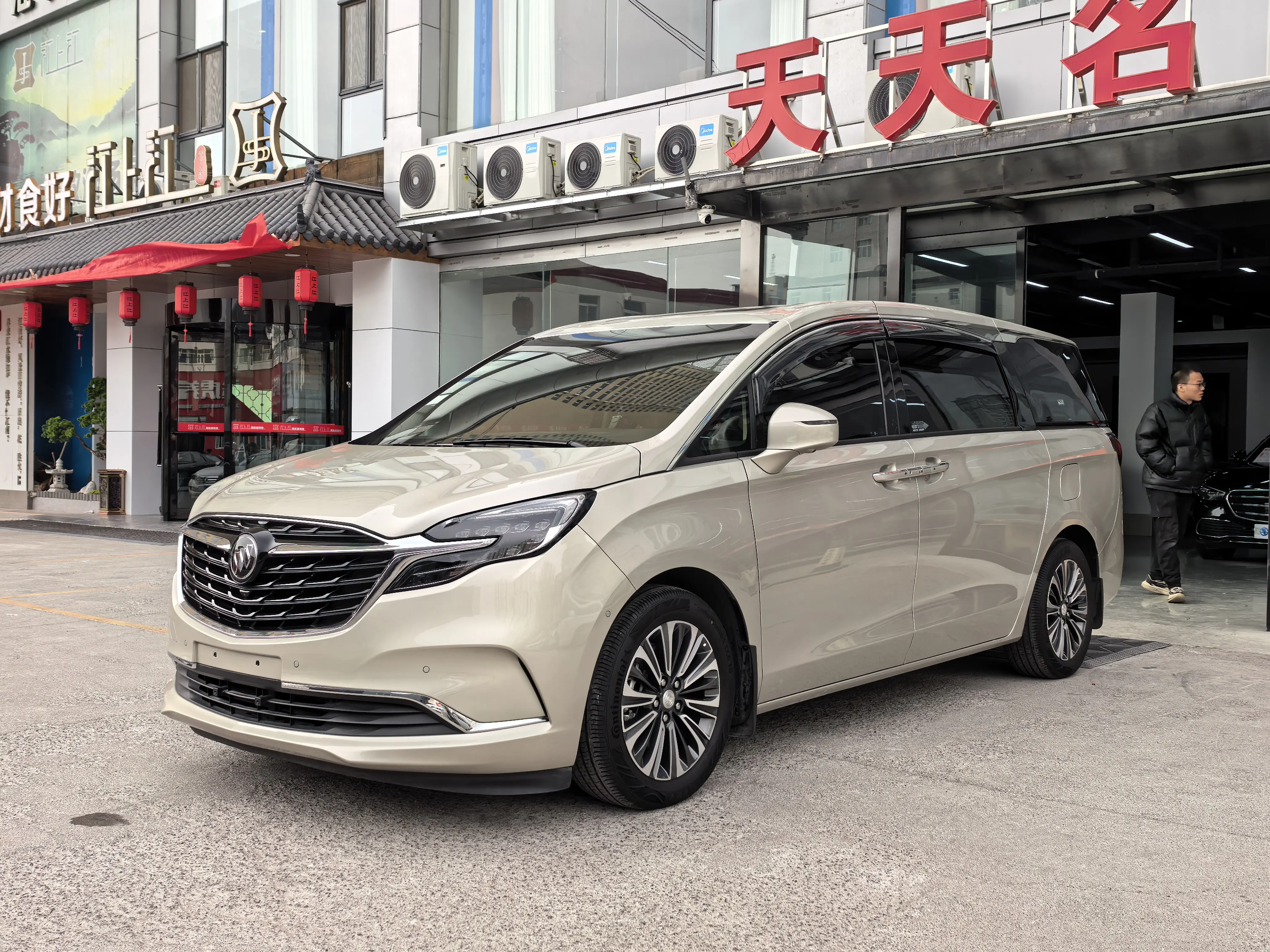 Buick GL8  из Китая