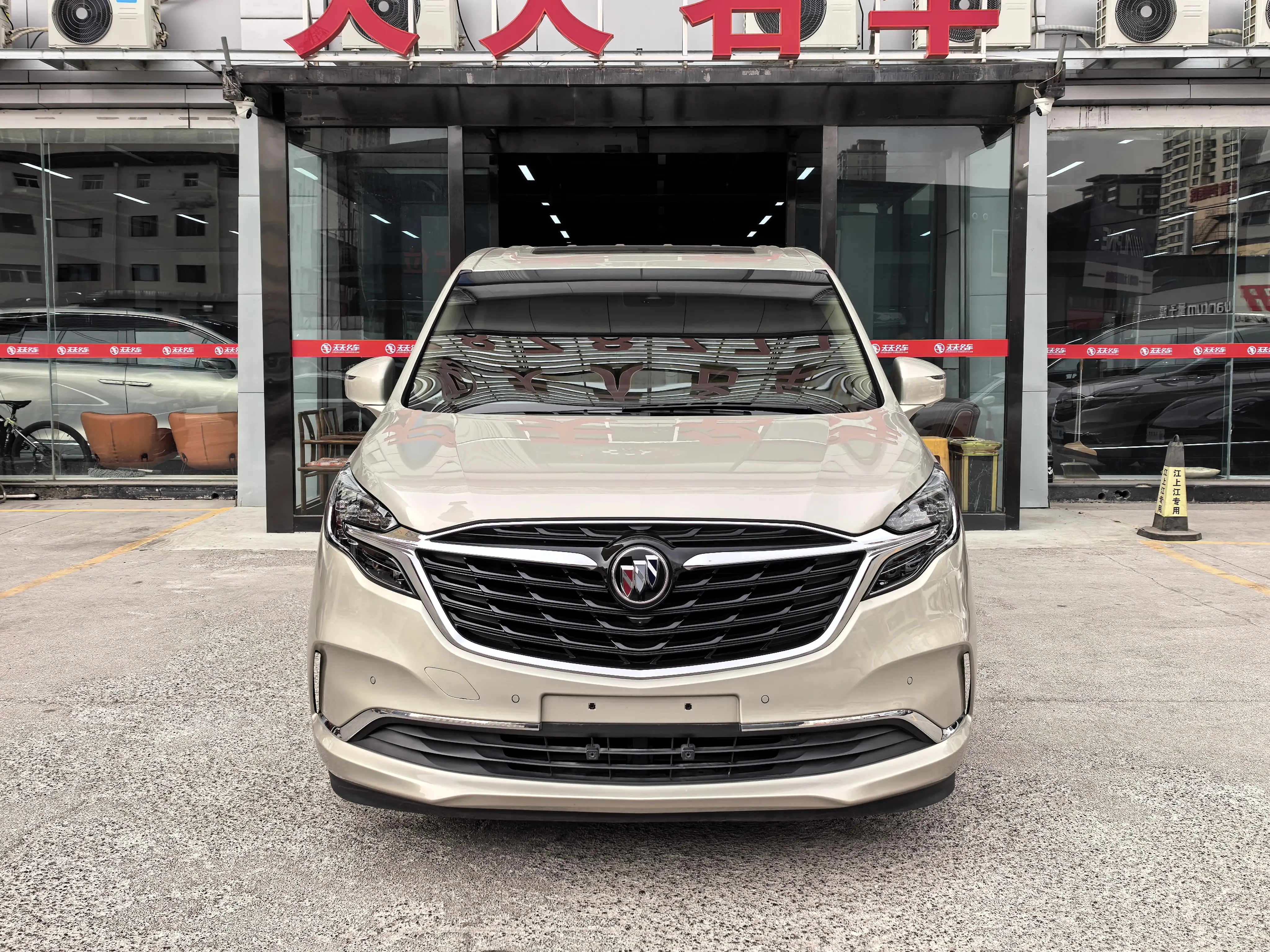 Buick GL8  из Китая