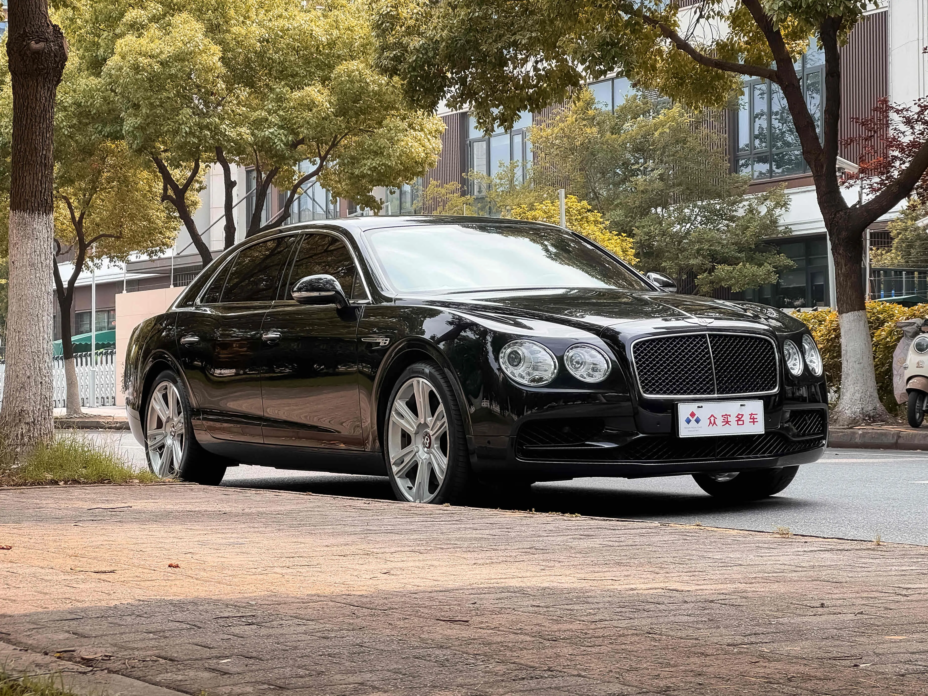 Bentley Galloping  из Китая
