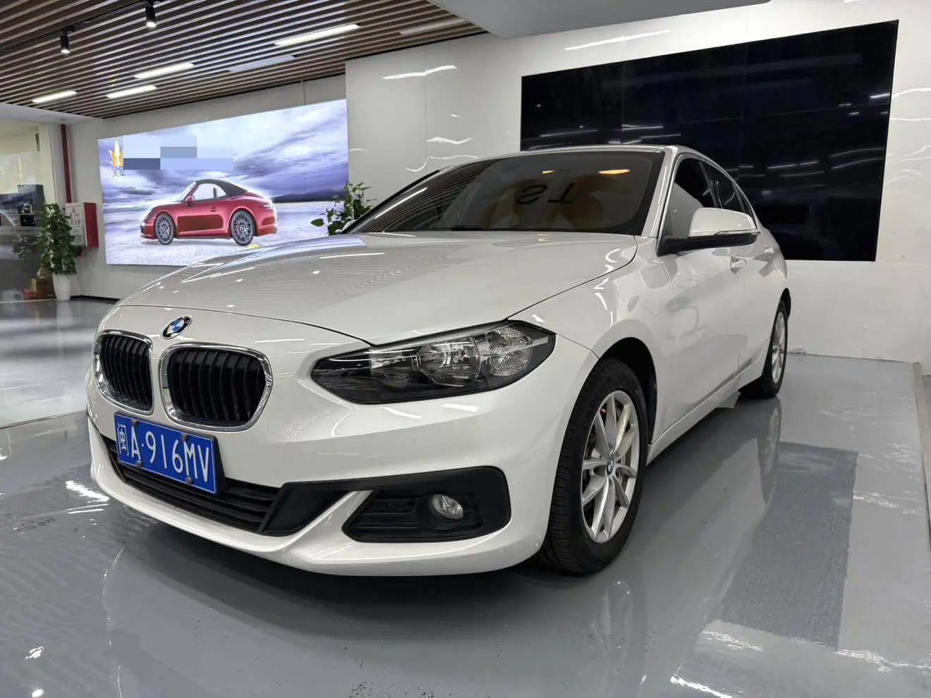 BMW 1 Series  из Китая