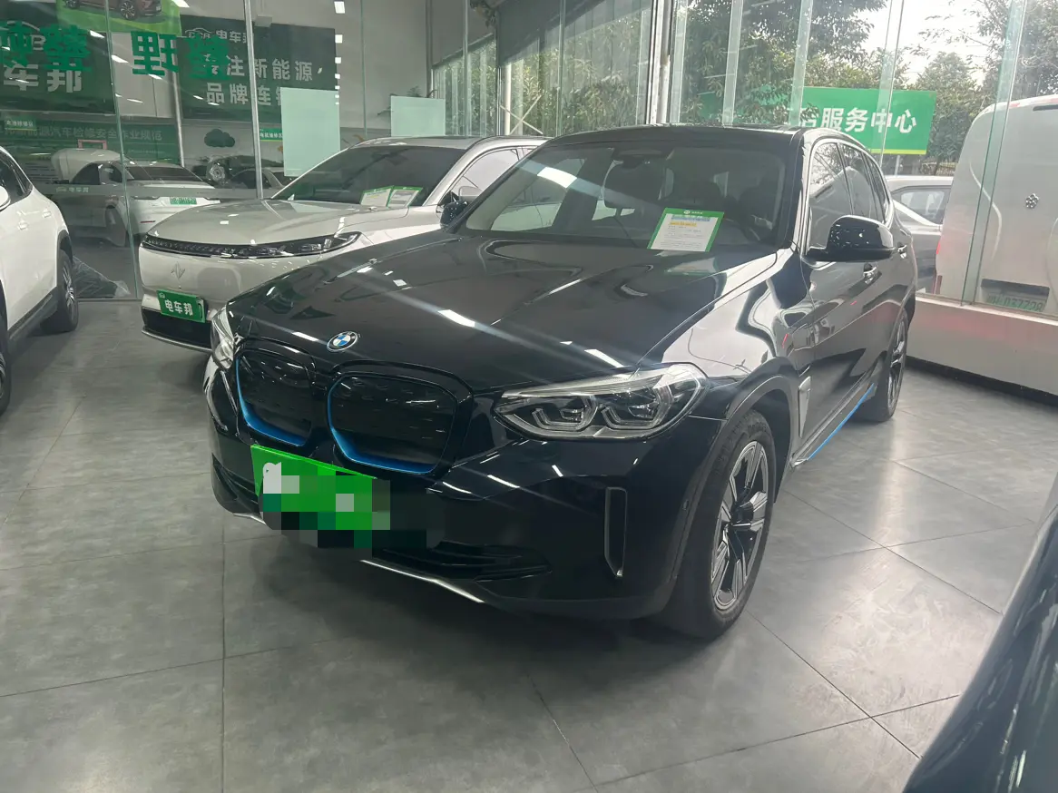 BMW iX3  из Китая