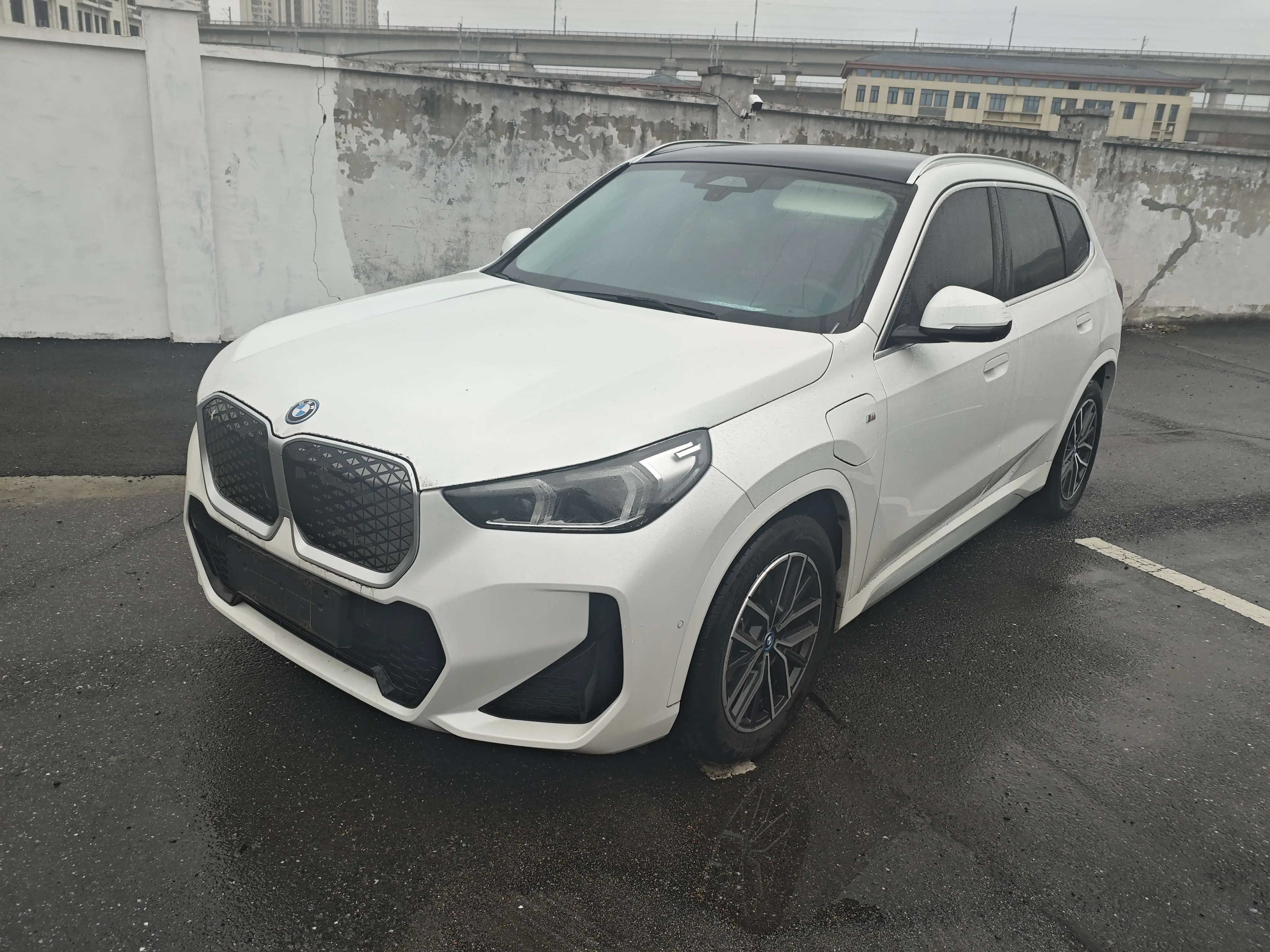 BMW iX1  из Китая