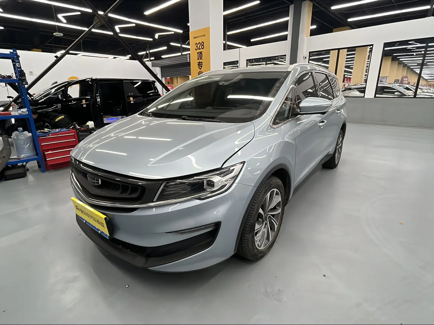 Geely Jiaji  из Китая