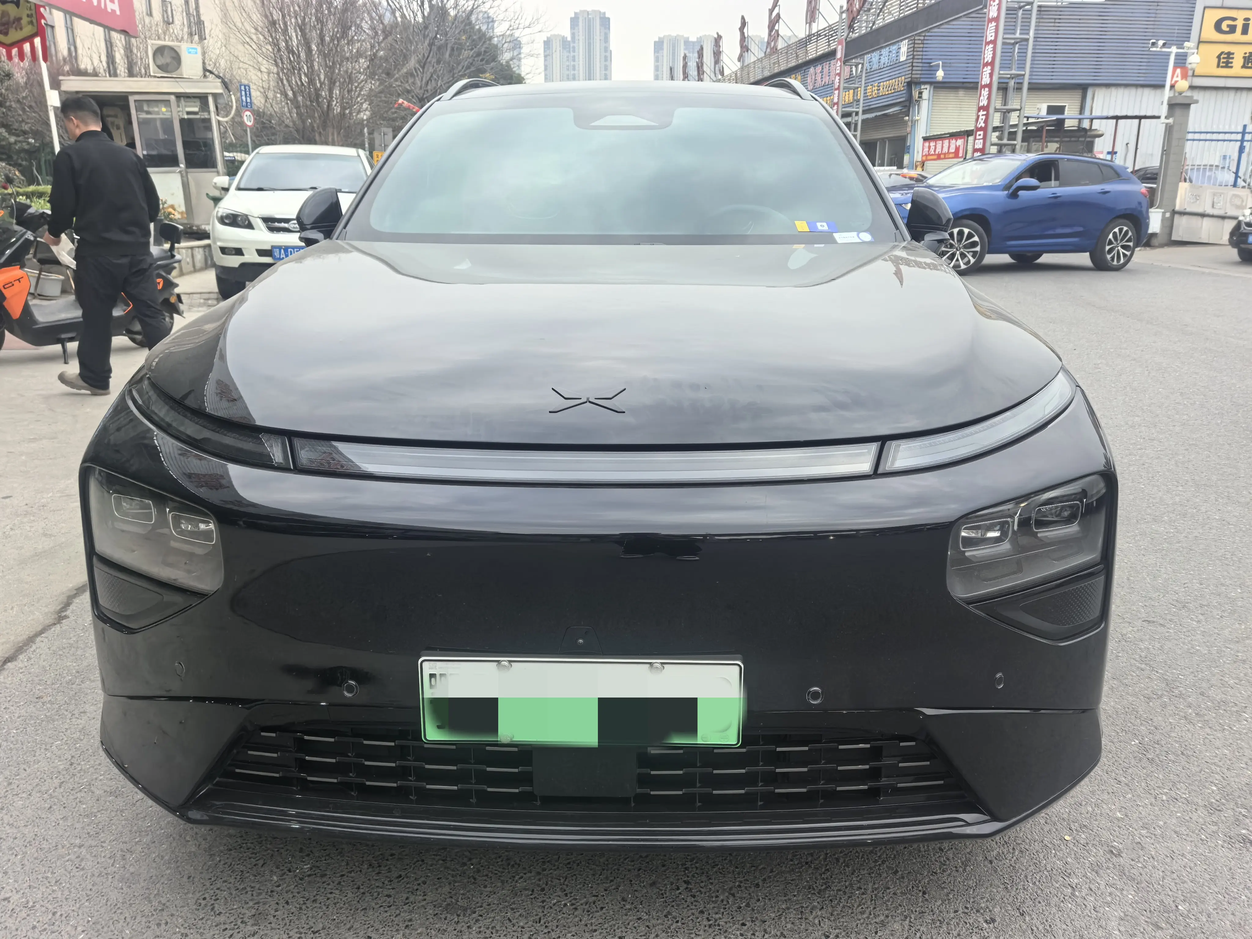 Xpeng G9  из Китая