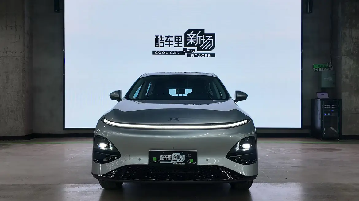 Xpeng G6  из Китая