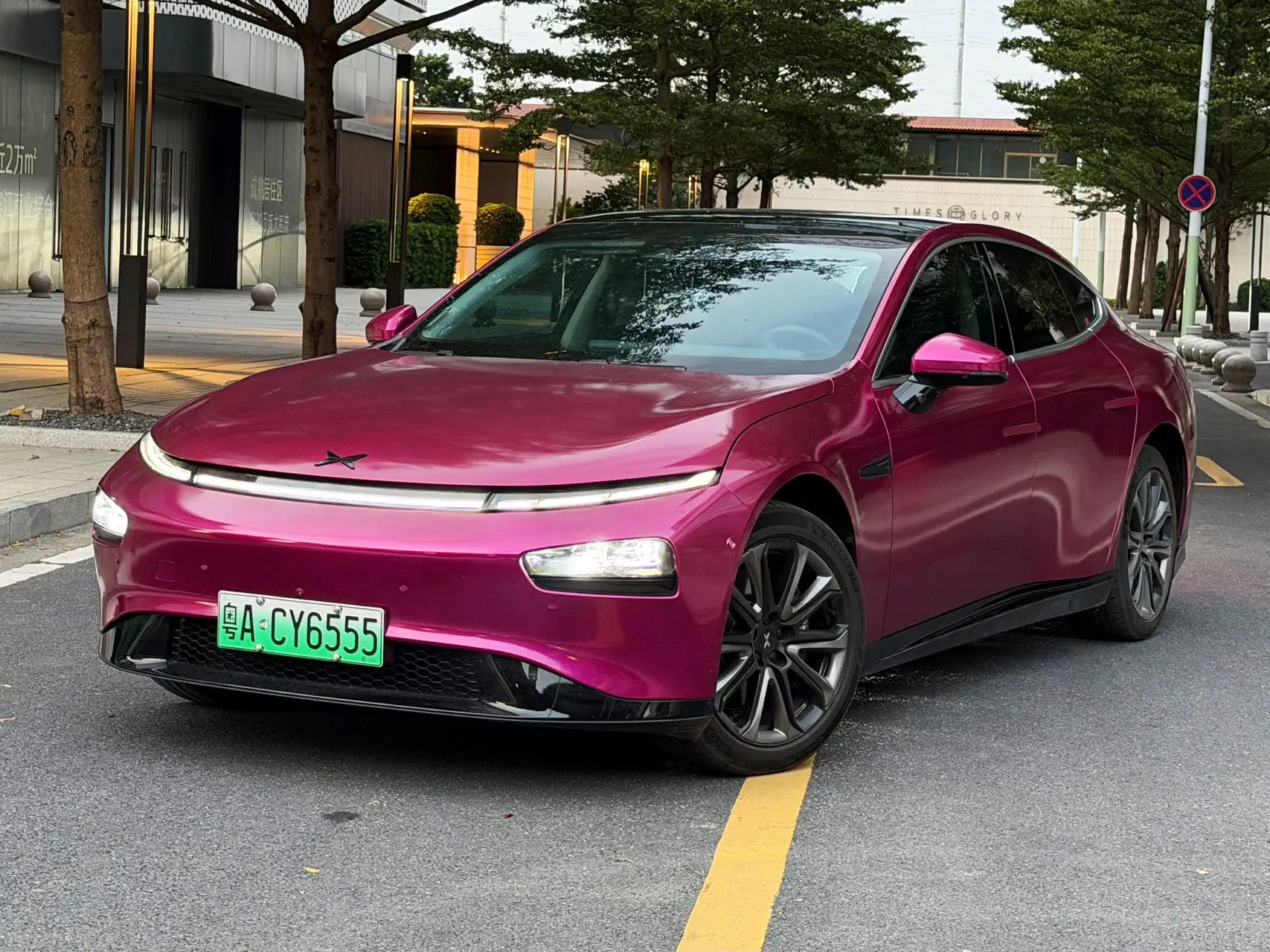 Xpeng P7  из Китая