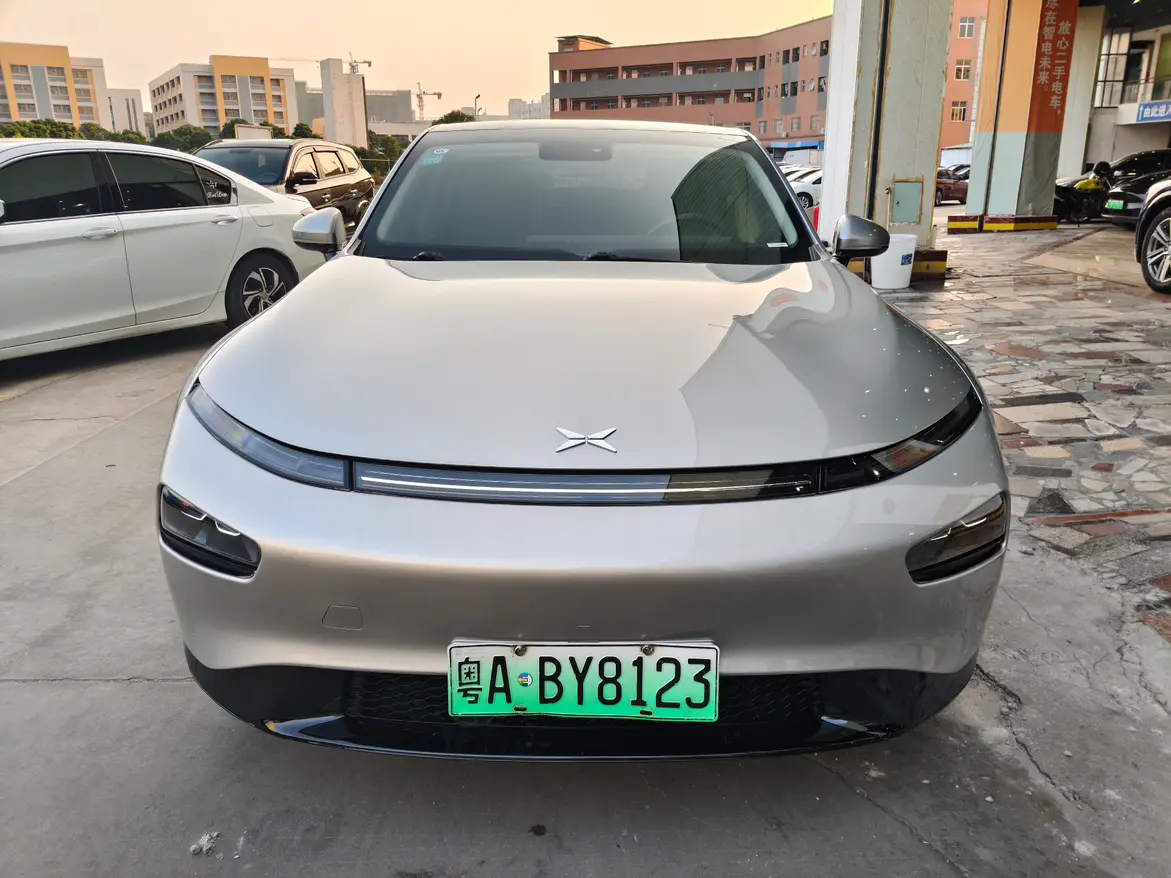 Xpeng P7  из Китая