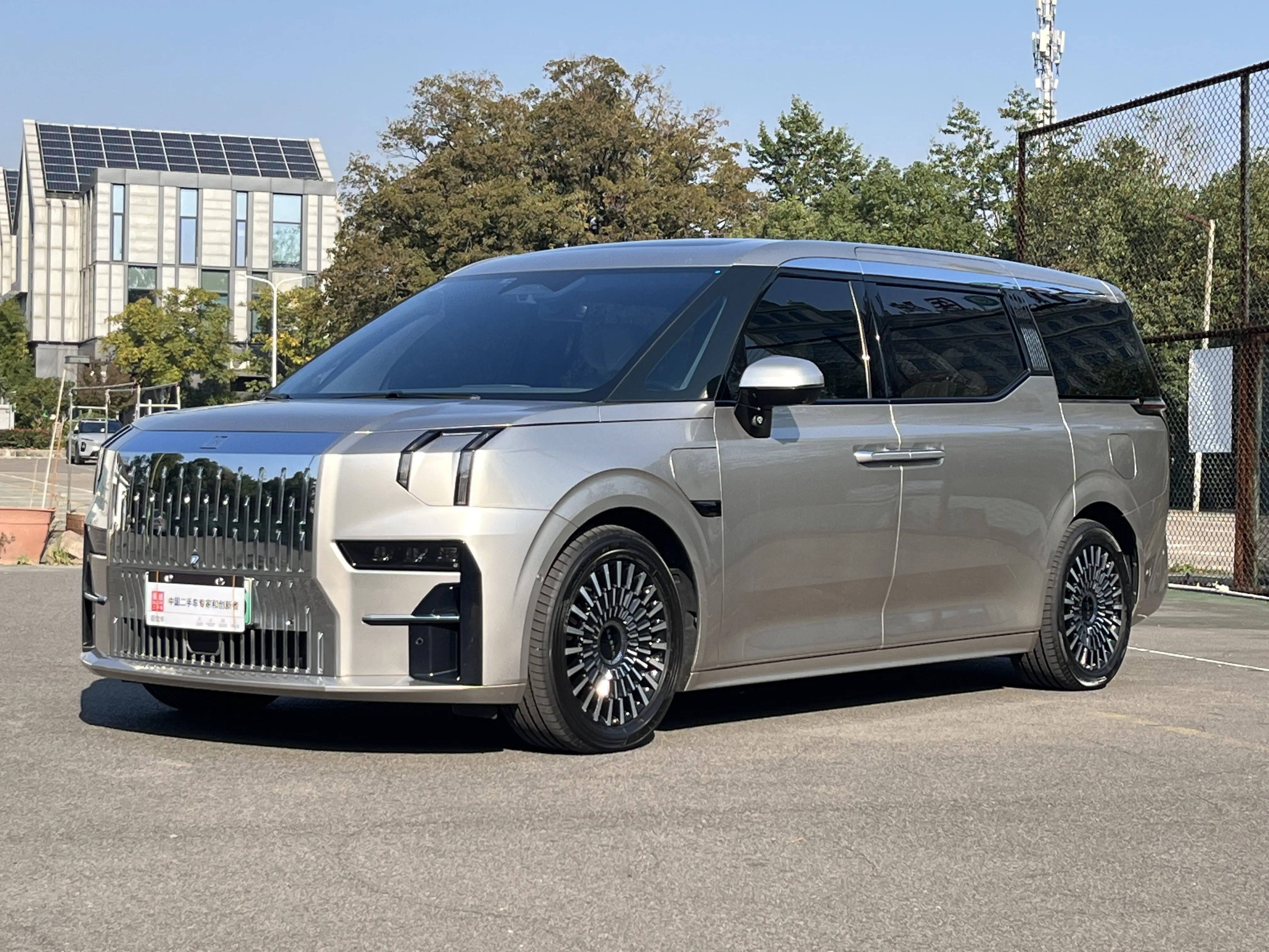 ZEEKR 009  из Китая