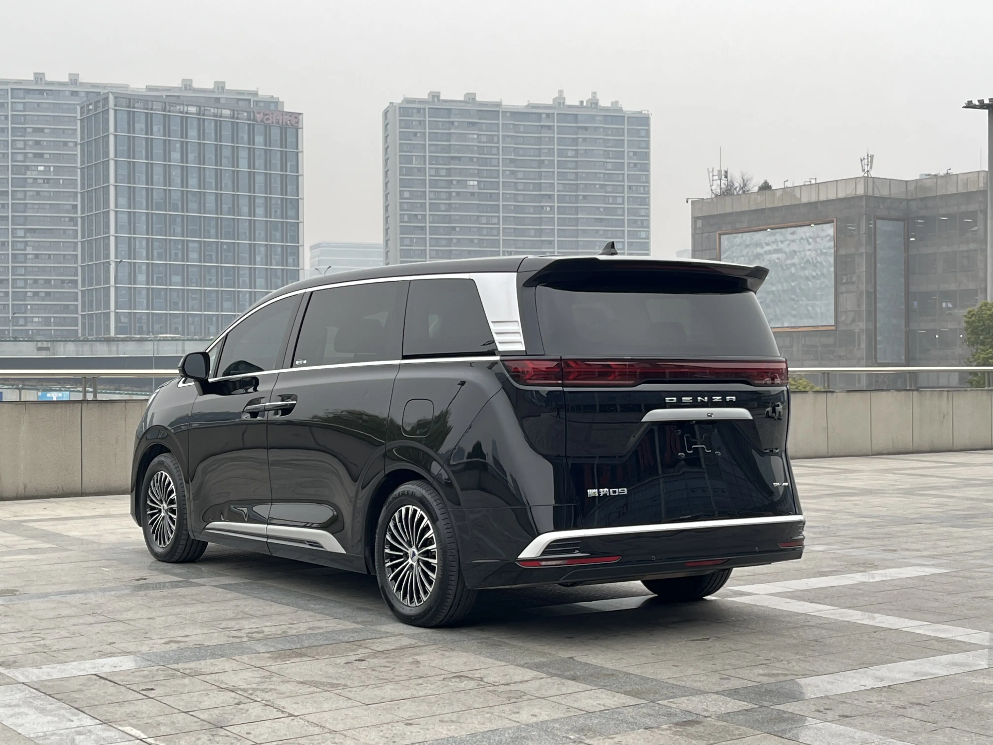 Denza D9 DM  из Китая