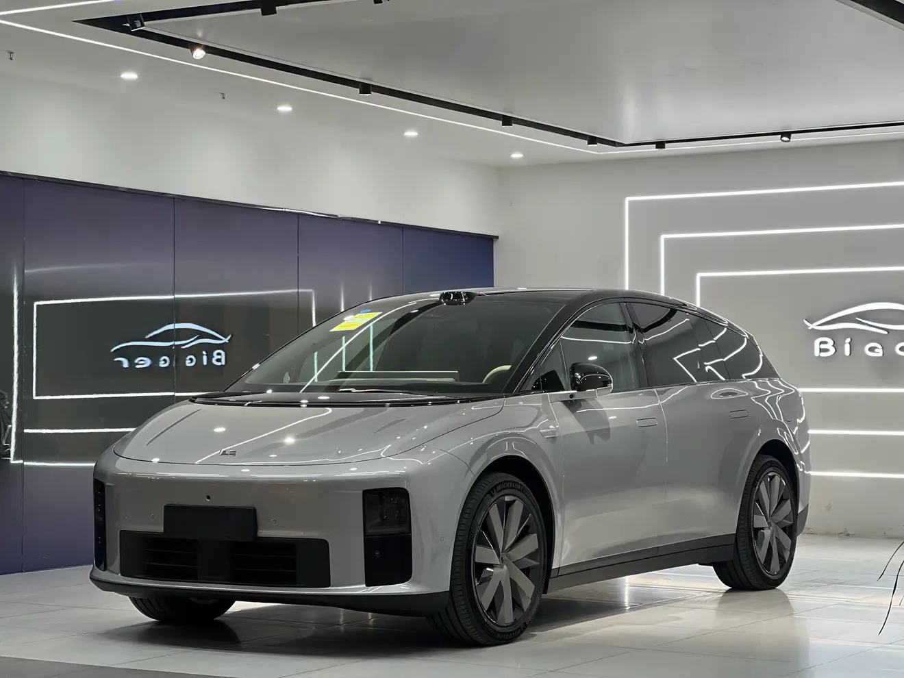 Li Ideal i6  из Китая