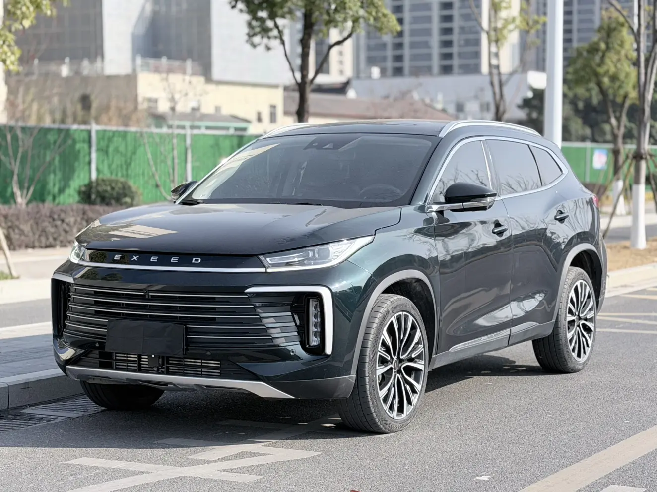 Exeed TXL (Stars in the clouds)  из Китая