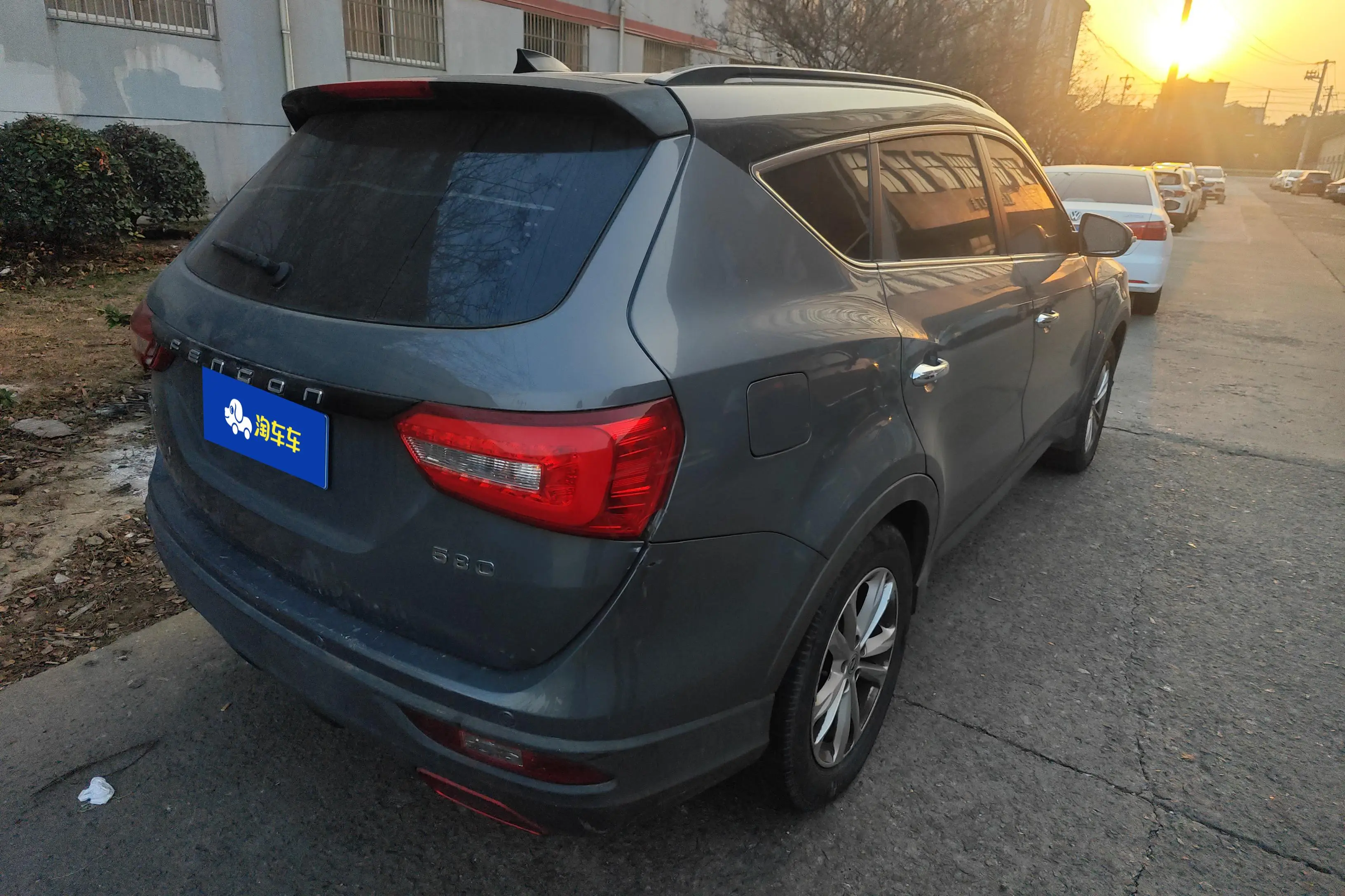 Dongfeng Fengon 580  из Китая