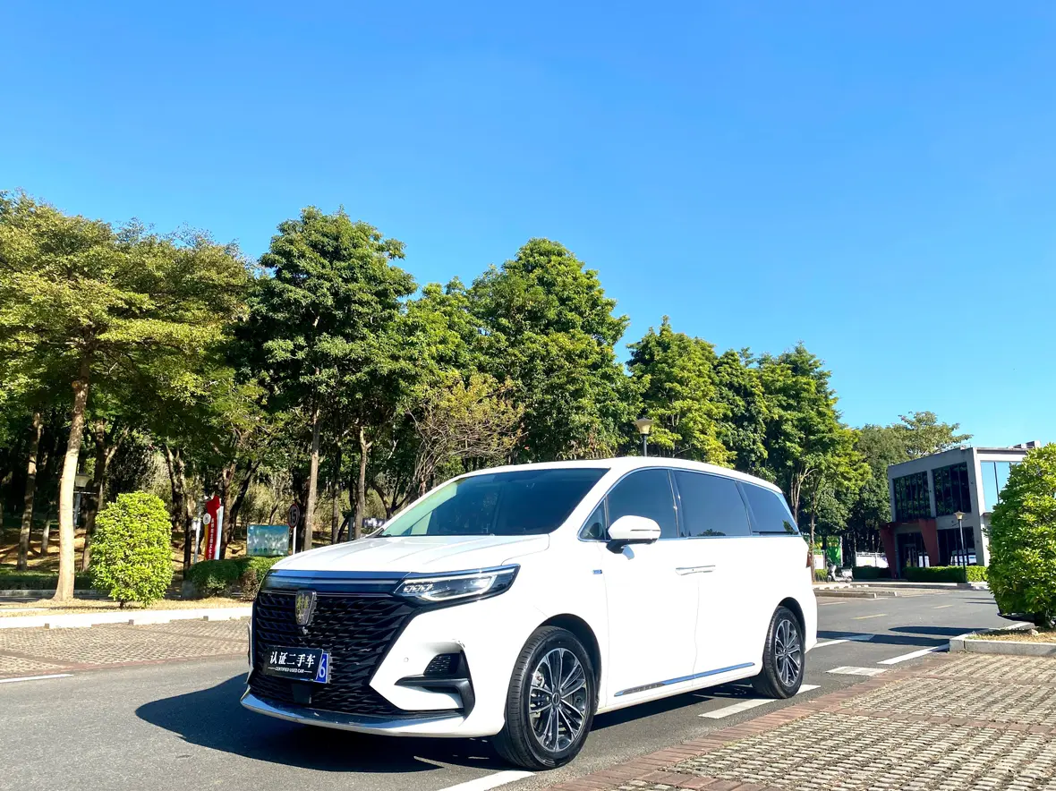 Roewe iMAX8  из Китая