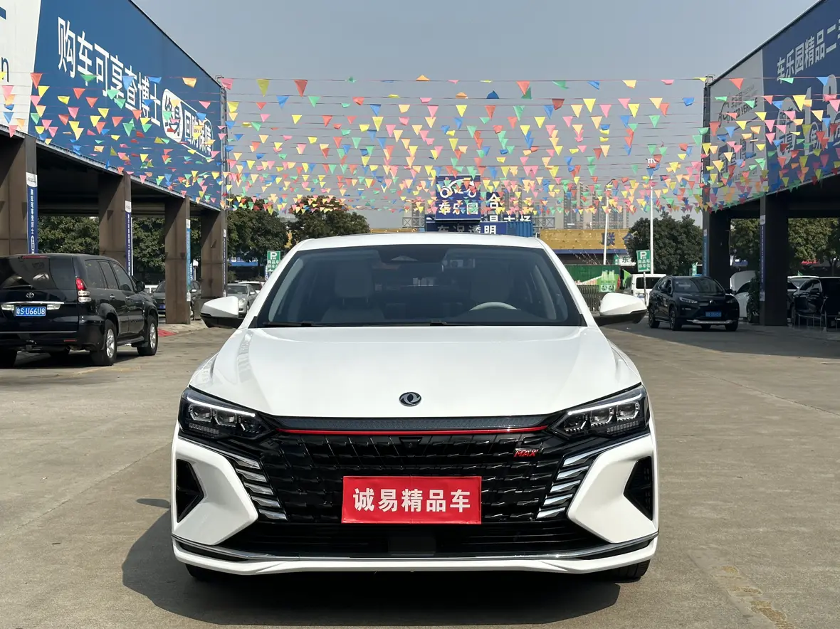 Dongfeng Yixuan MAX  из Китая