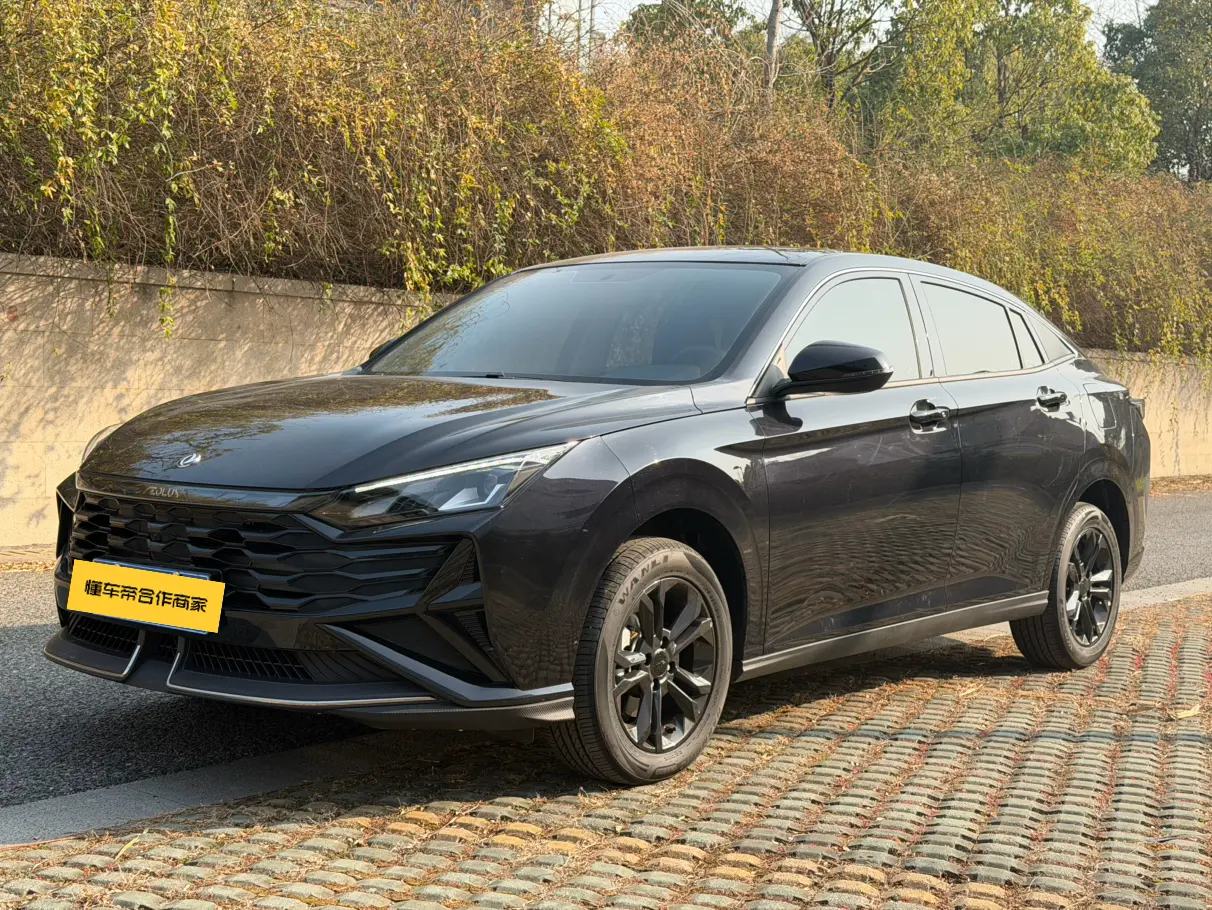 Dongfeng Yixuan  из Китая