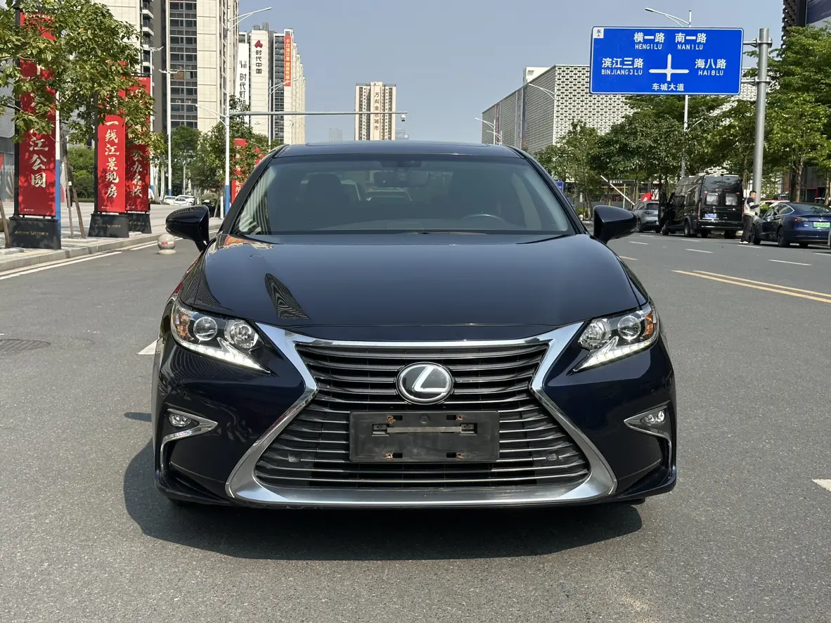 Lexus ES  из Китая
