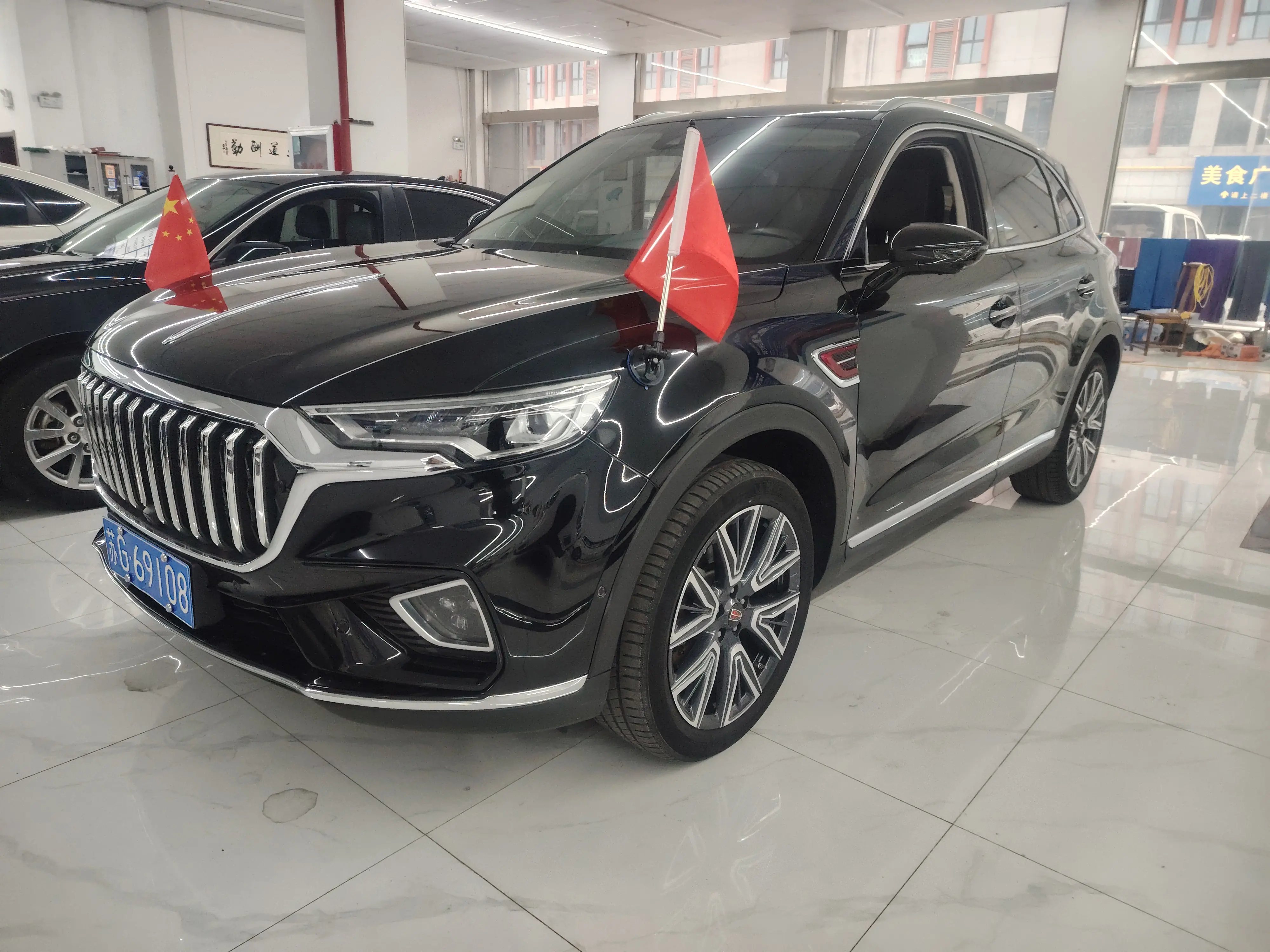 Hongqi HS5  из Китая