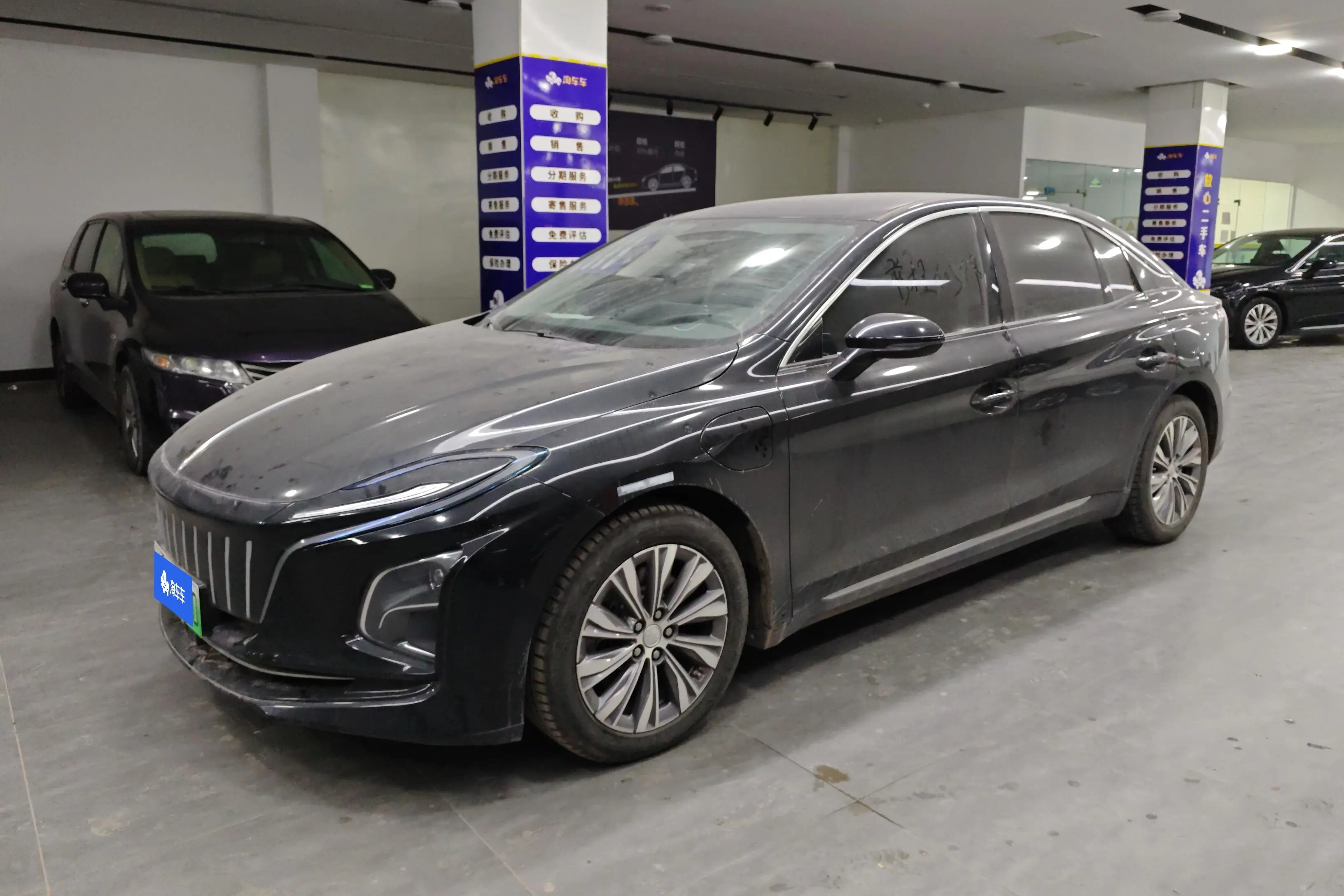 Hongqi E-QM5  из Китая