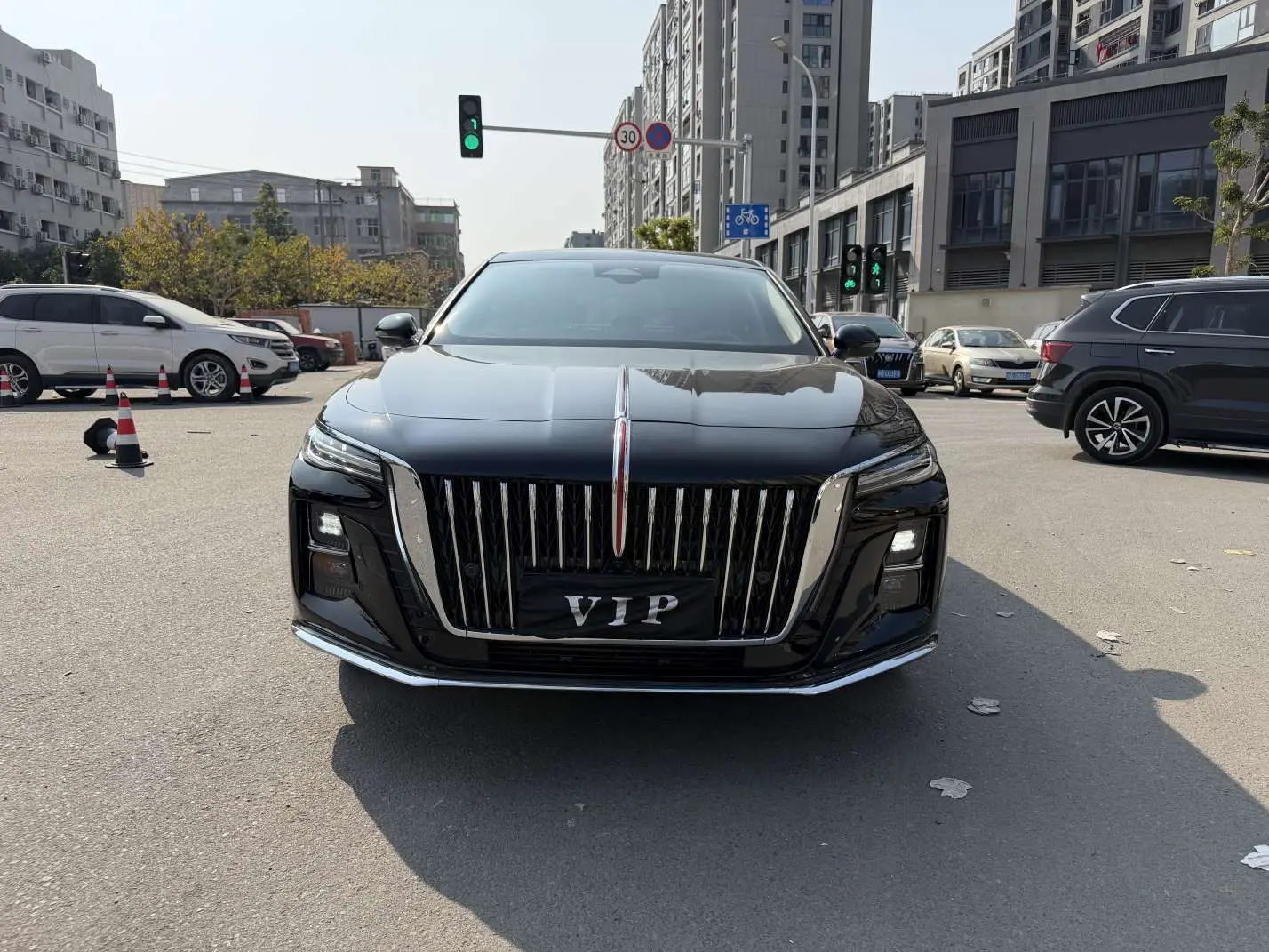 Hongqi H5  из Китая