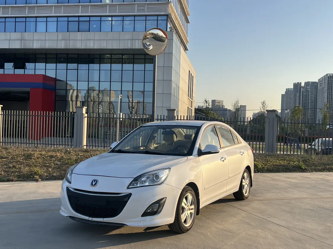 Changan Yuexiang V5  из Китая