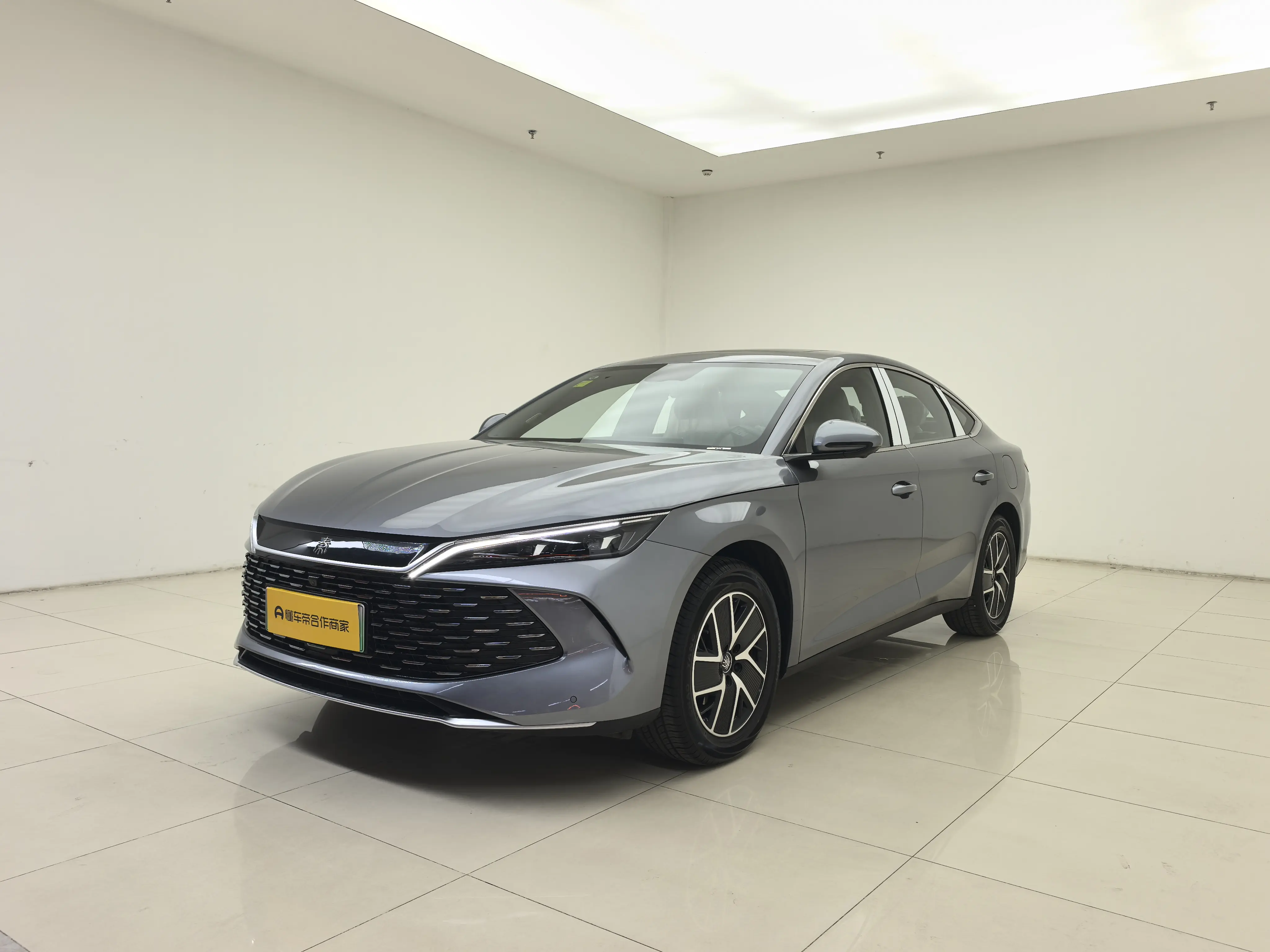 BYD Qin L DM  из Китая