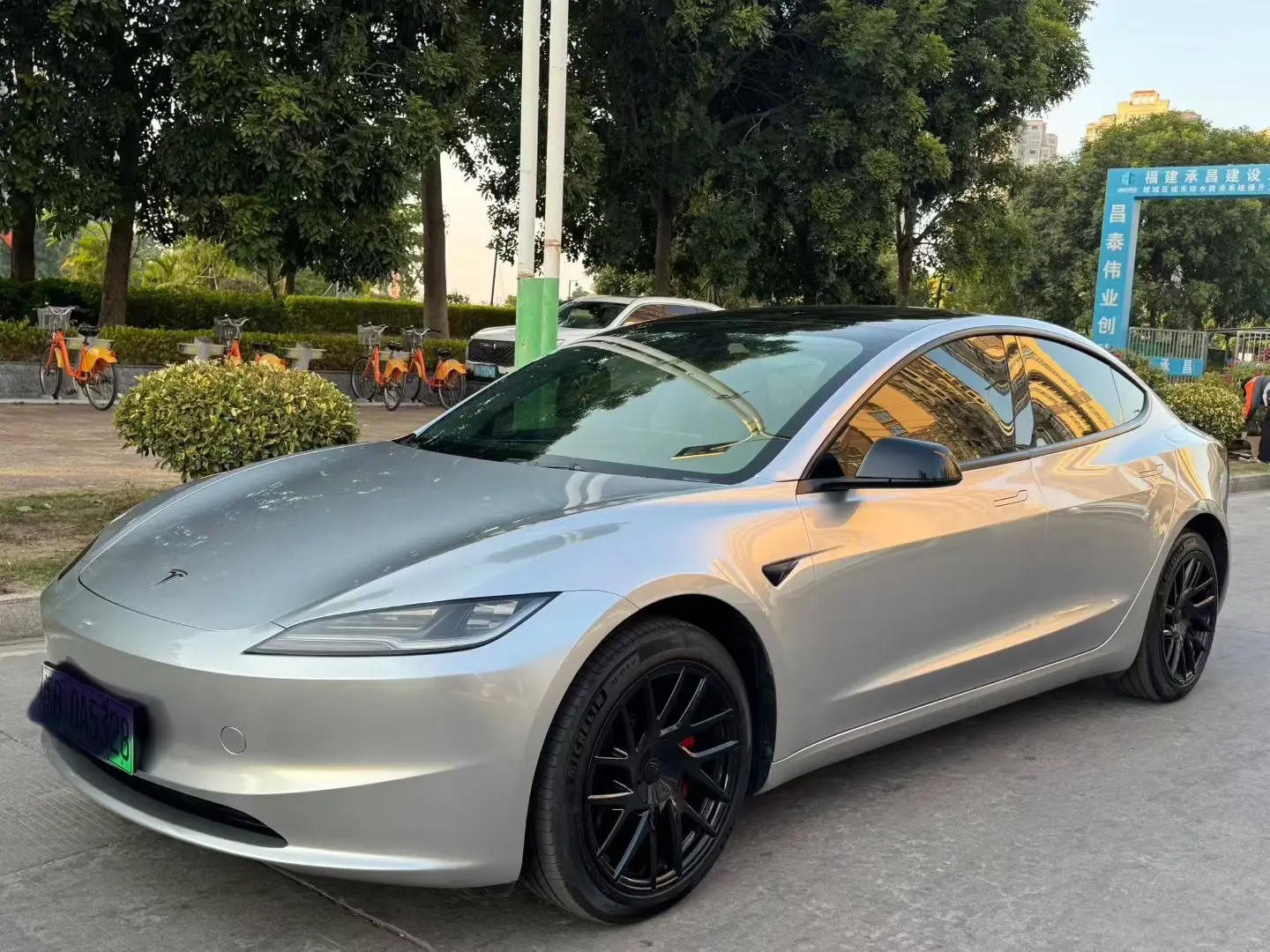 Tesla Model 3  из Китая